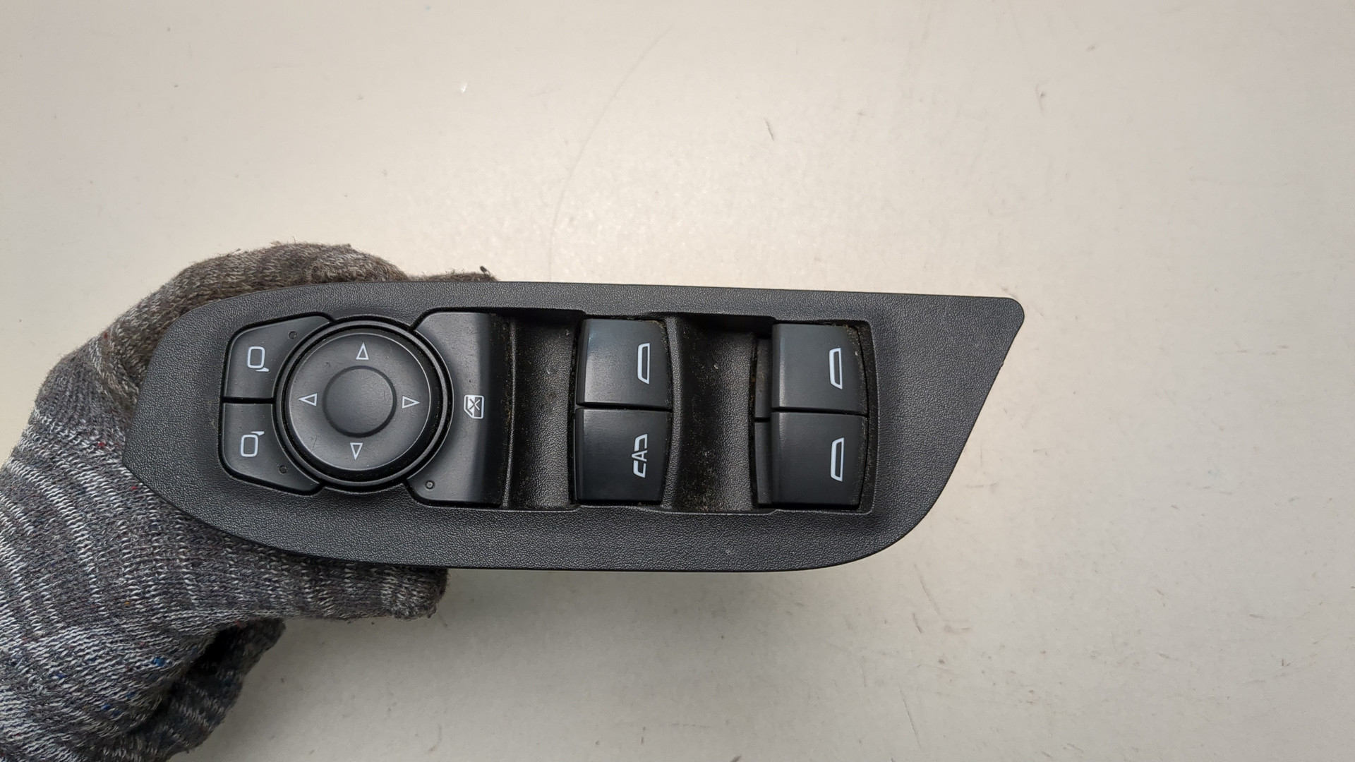 Кнопка стеклоподъемника