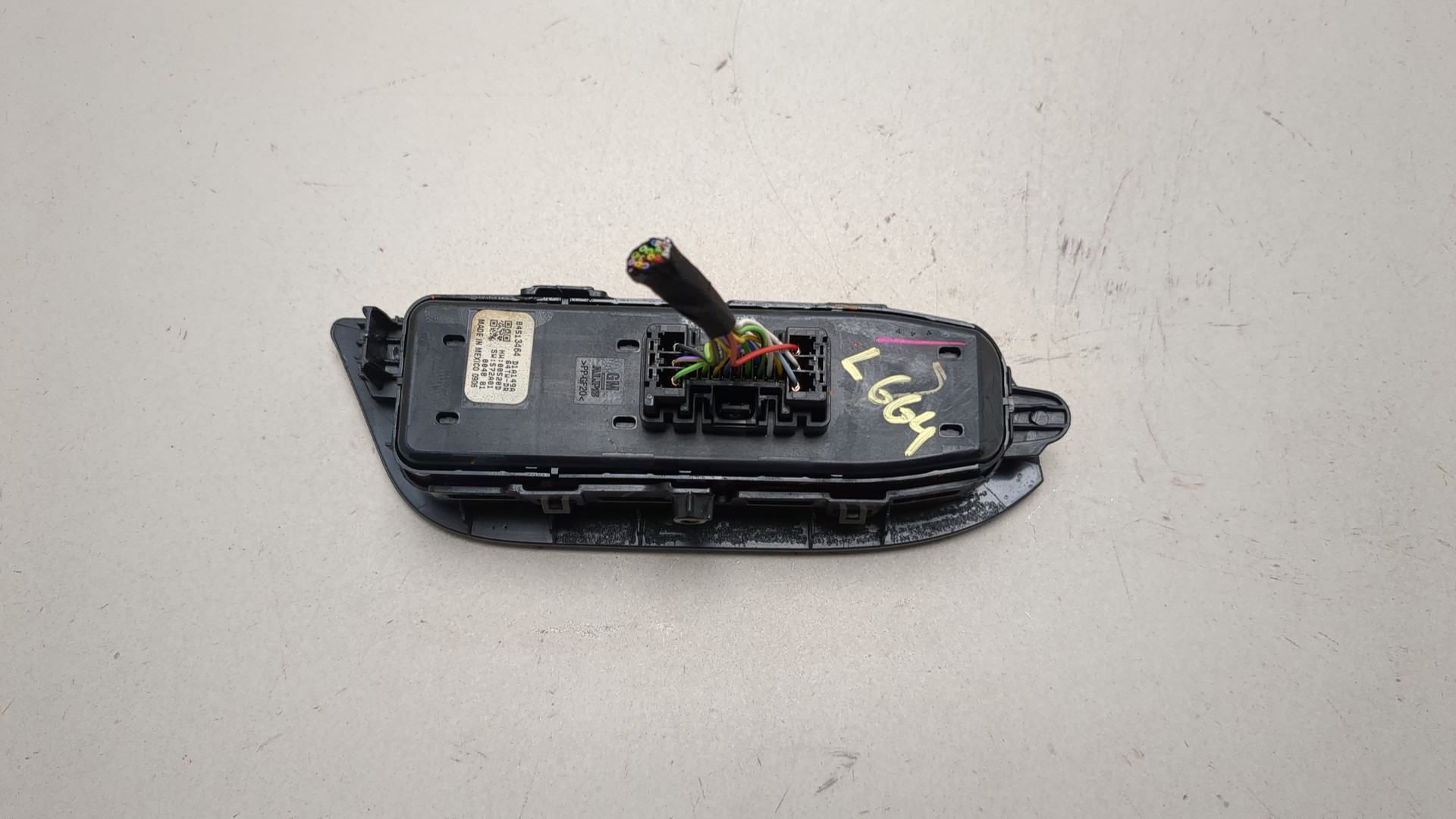 Кнопка стеклоподъемника