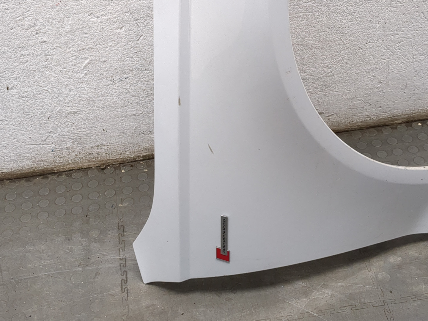 Крыло переднее правое