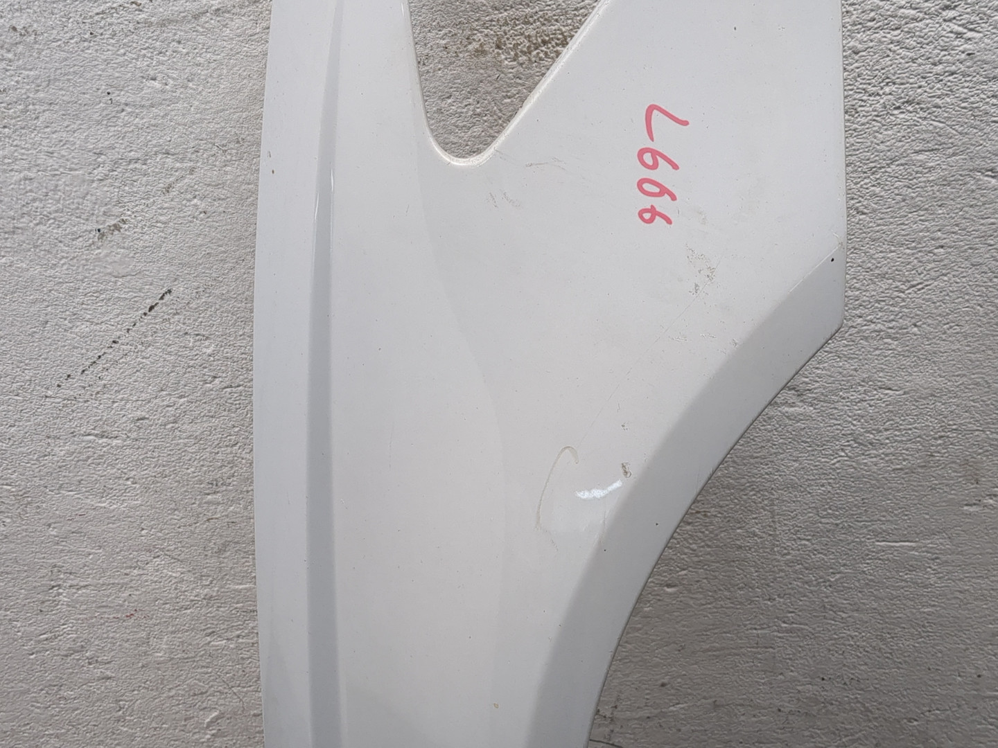 Крыло переднее правое