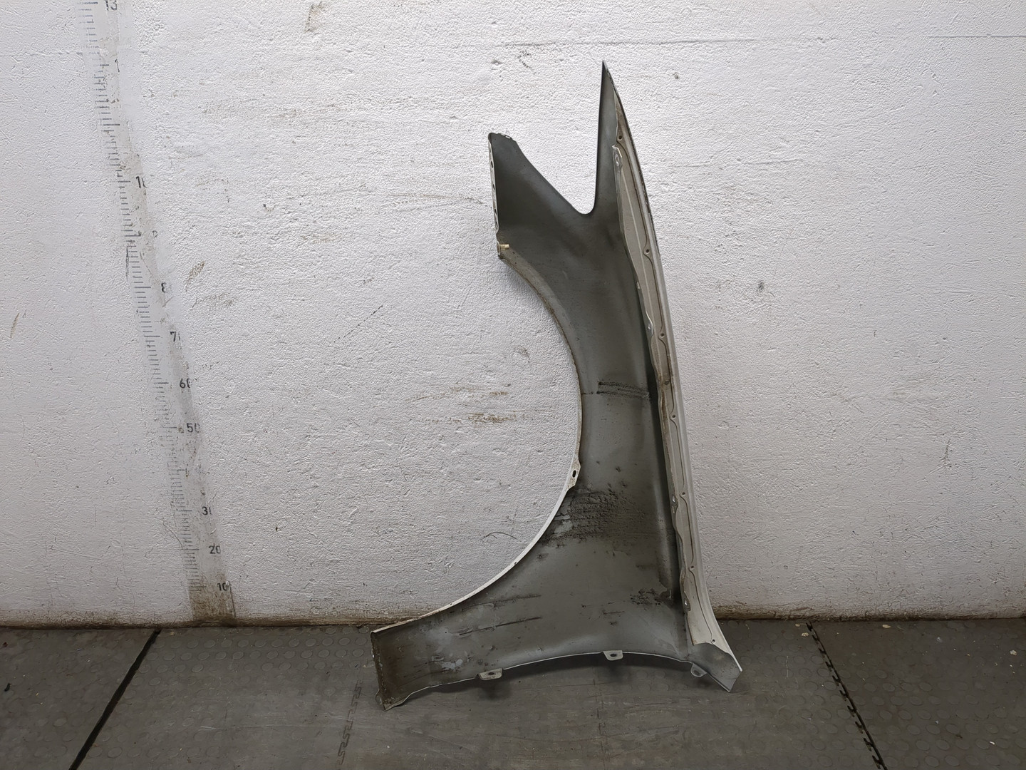 Крыло переднее правое