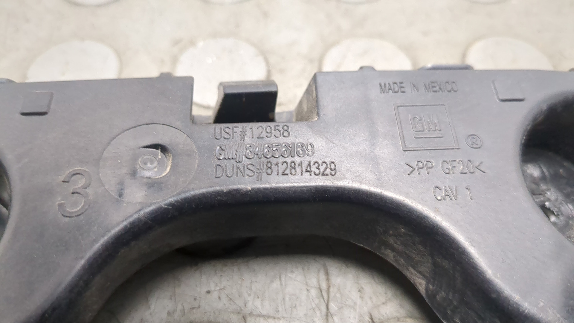 Кронштейн заднего бампера правый