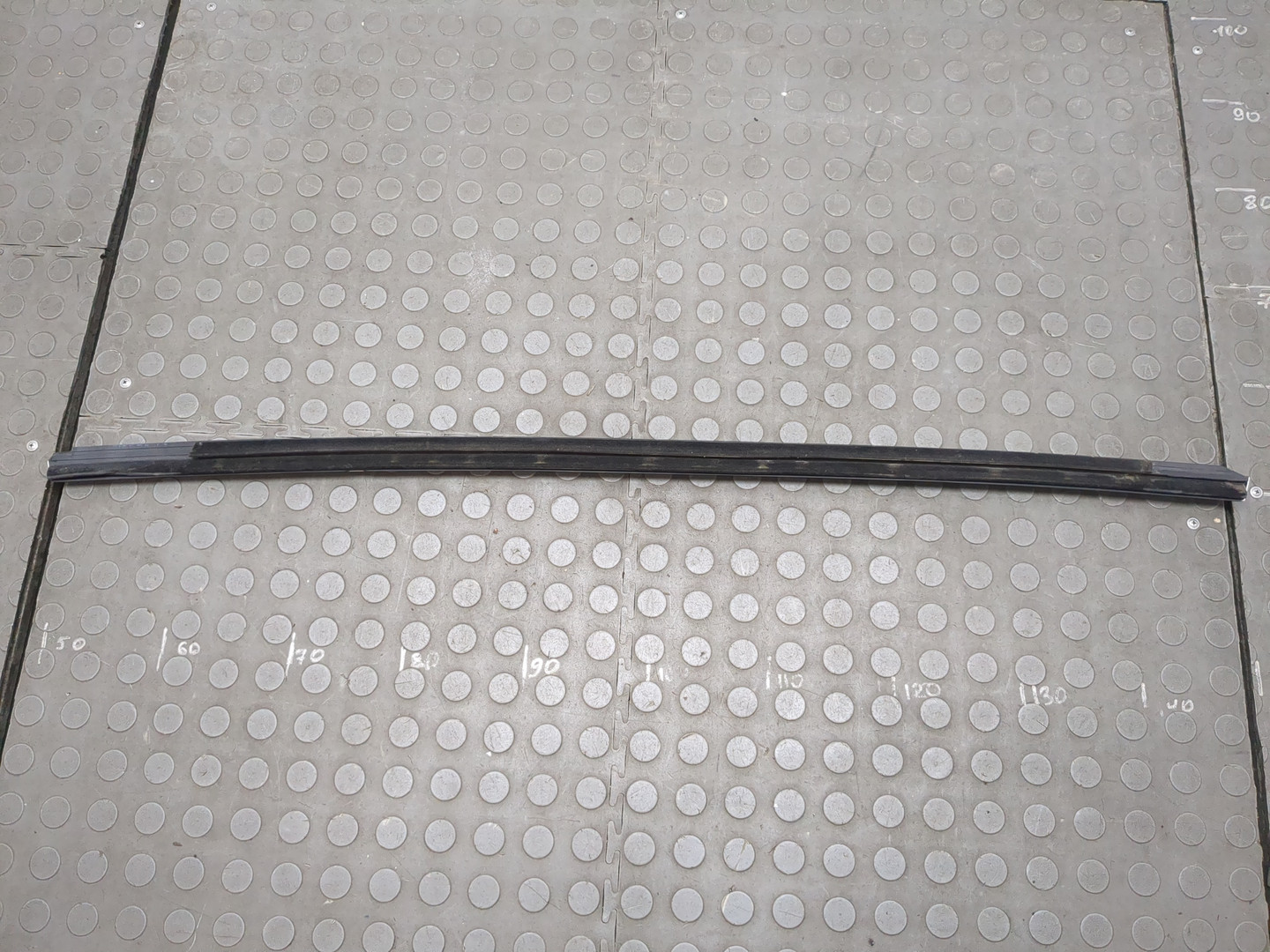 Накладка стекла переднего правого