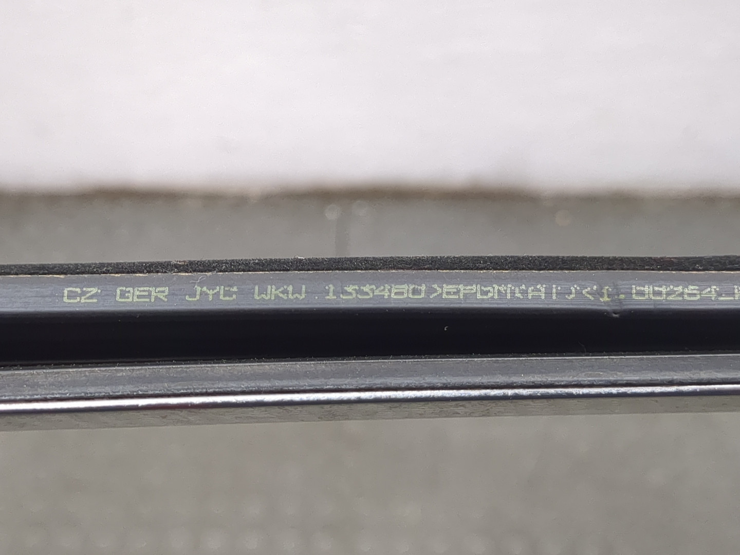 Накладка стекла переднего правого