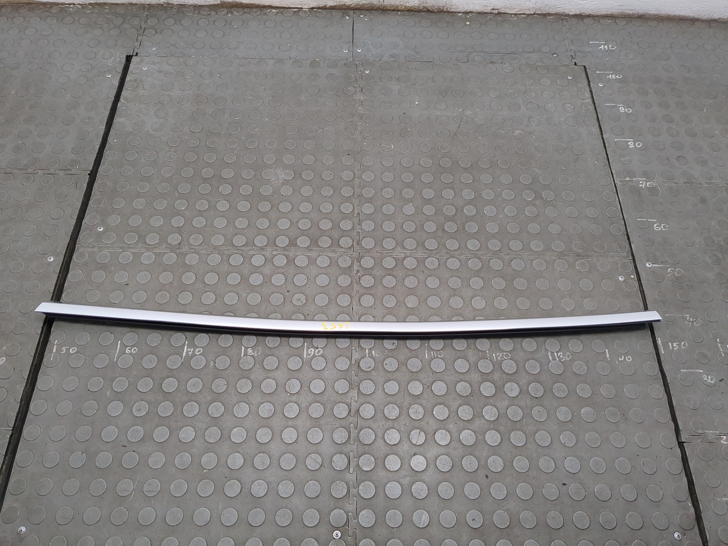 Накладка стекла заднего правого