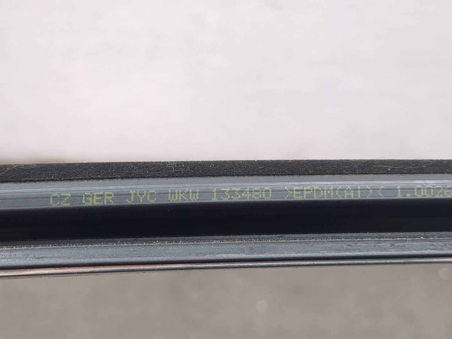 Накладка стекла заднего правого