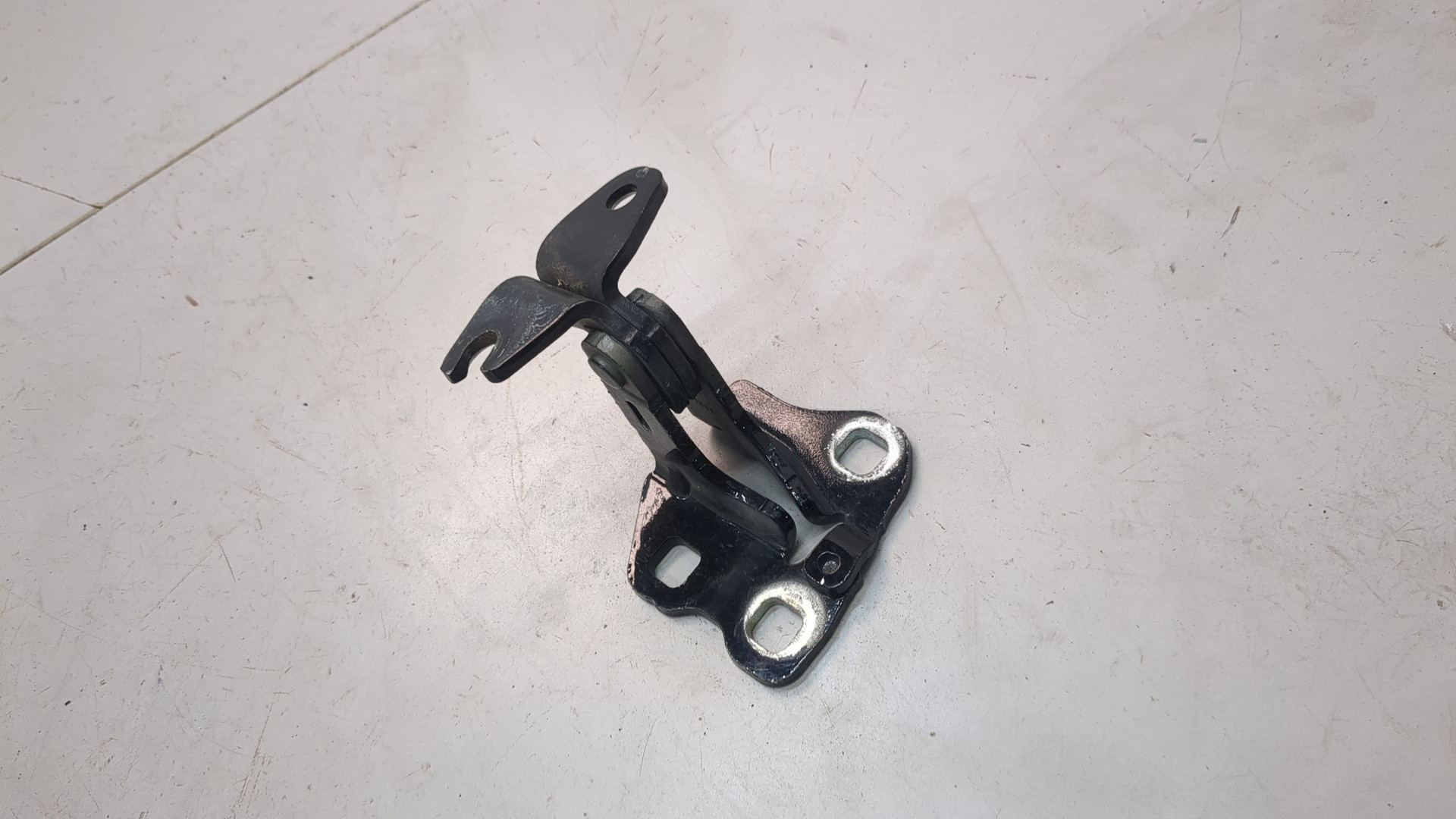 Петля двери