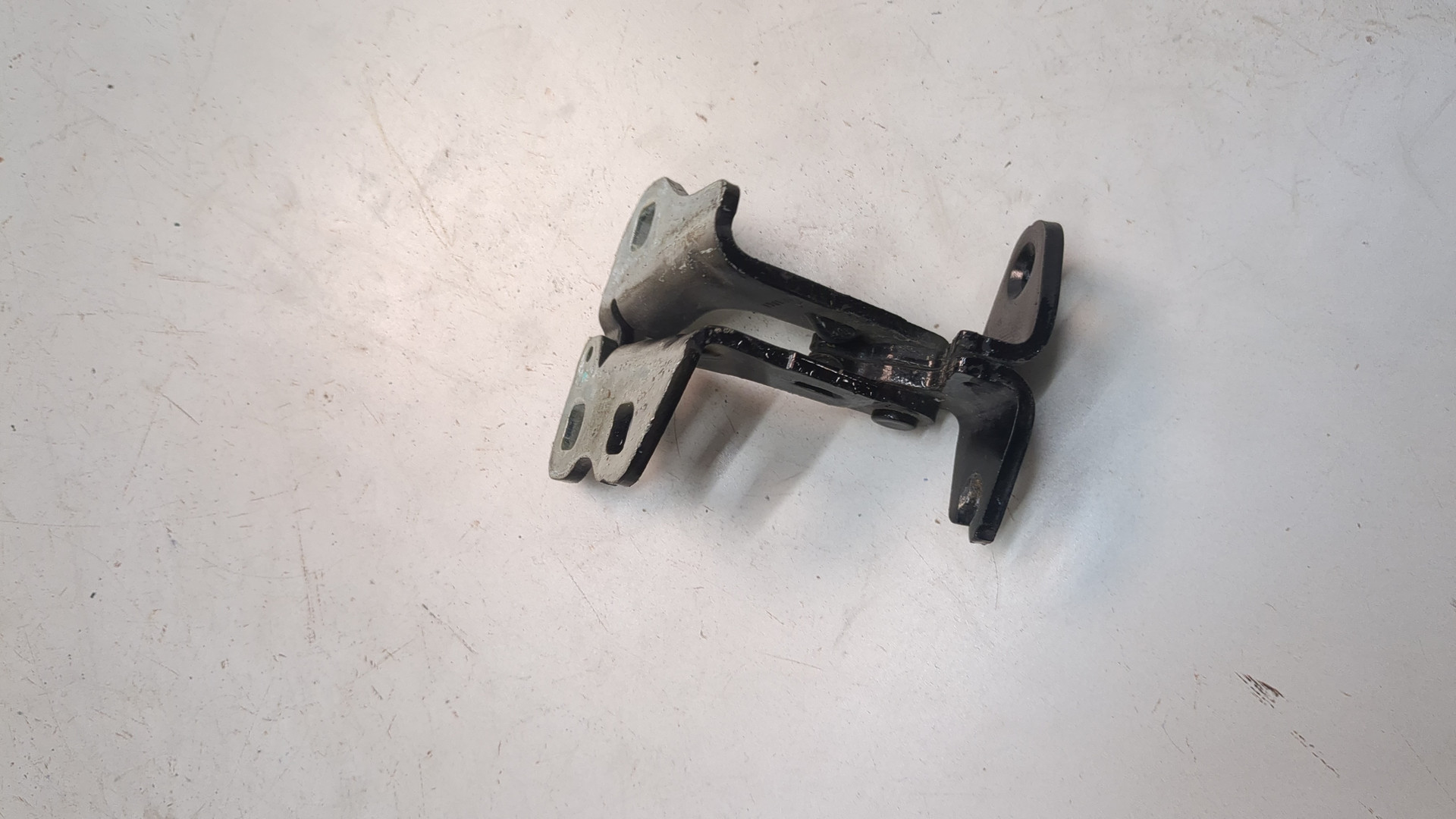 Петля двери