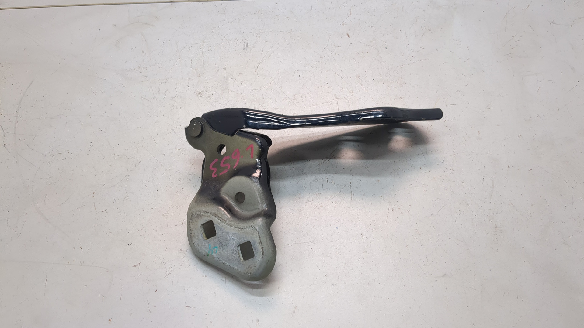 Петля капота правая