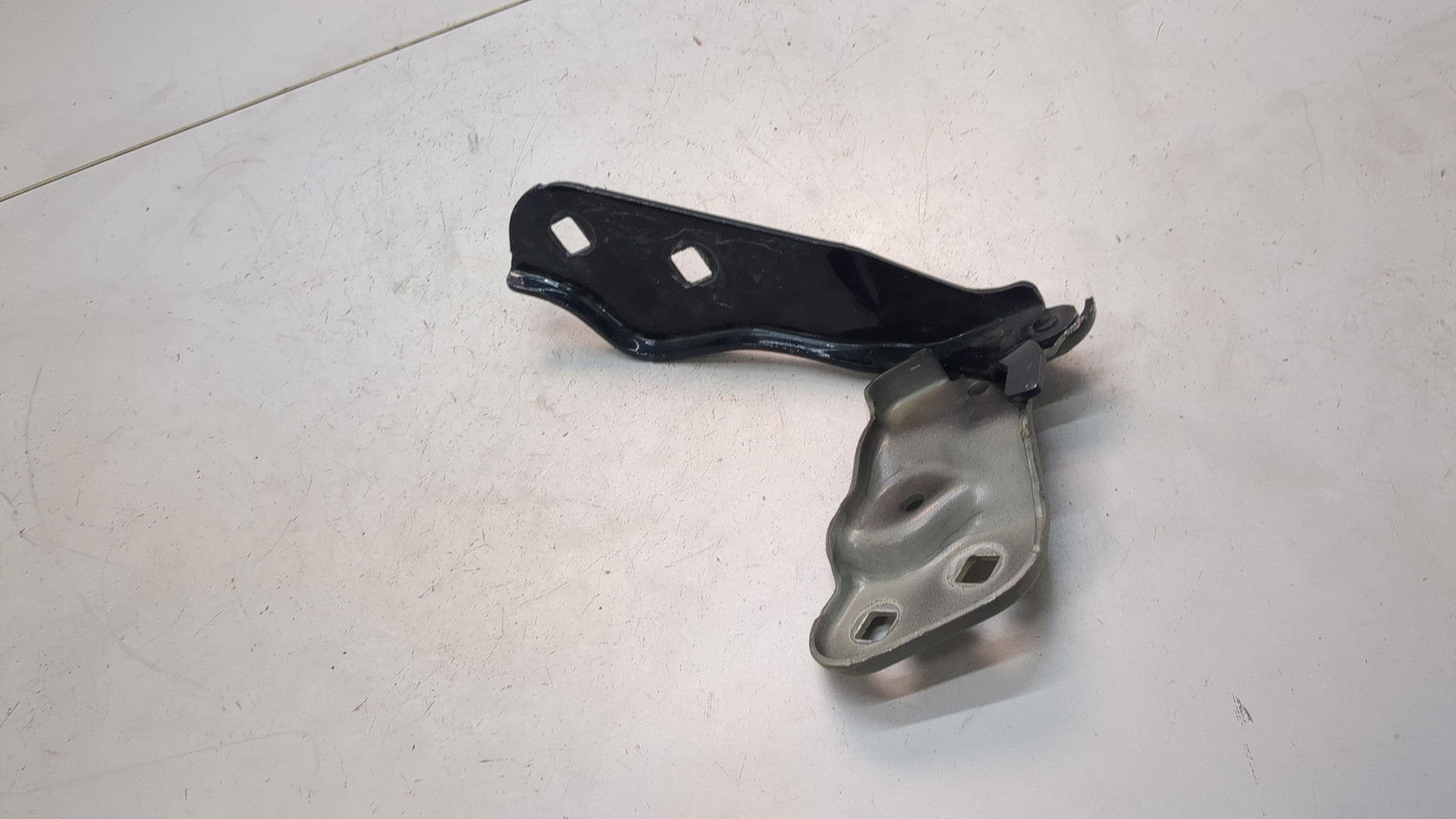 Петля капота правая