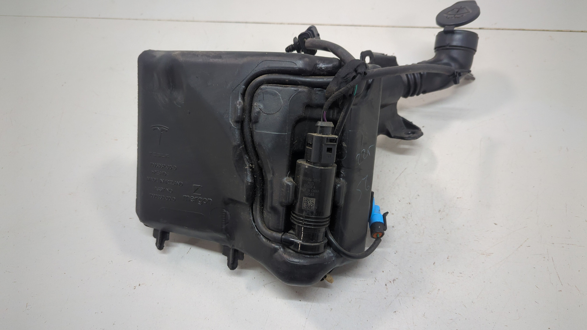 Бачок омывателя лобового стекла