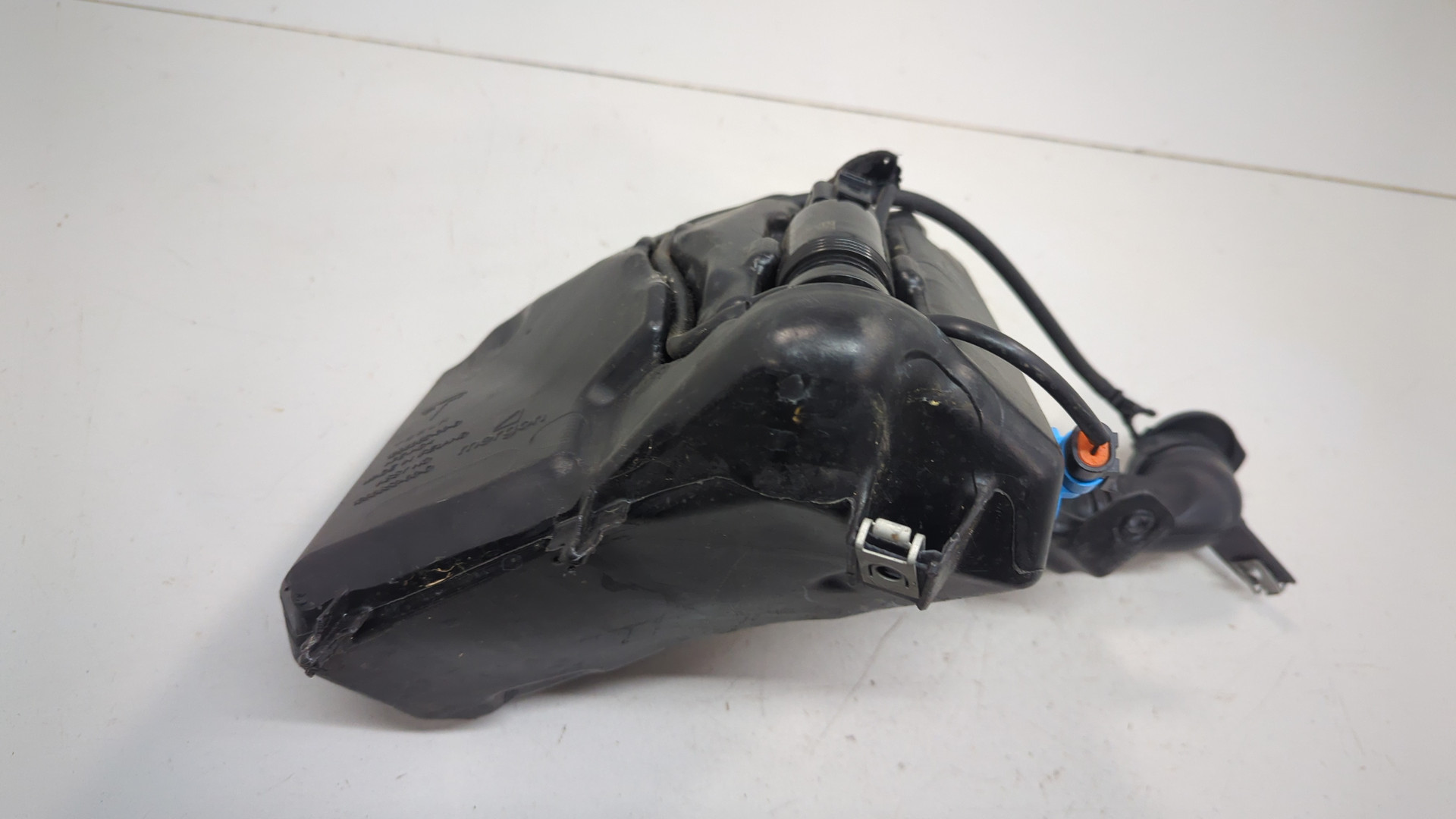 Бачок омывателя лобового стекла