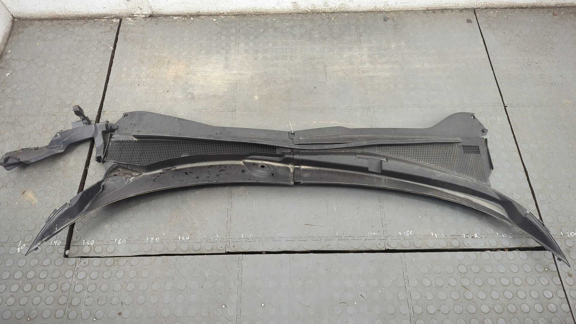 Решетка стеклоочистителей (Жабо)