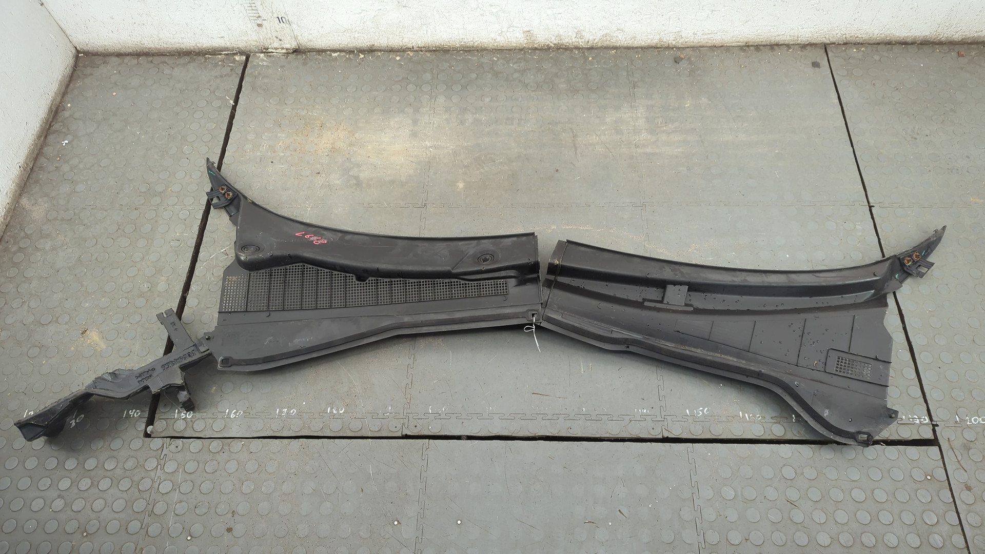 Решетка стеклоочистителей (Жабо)