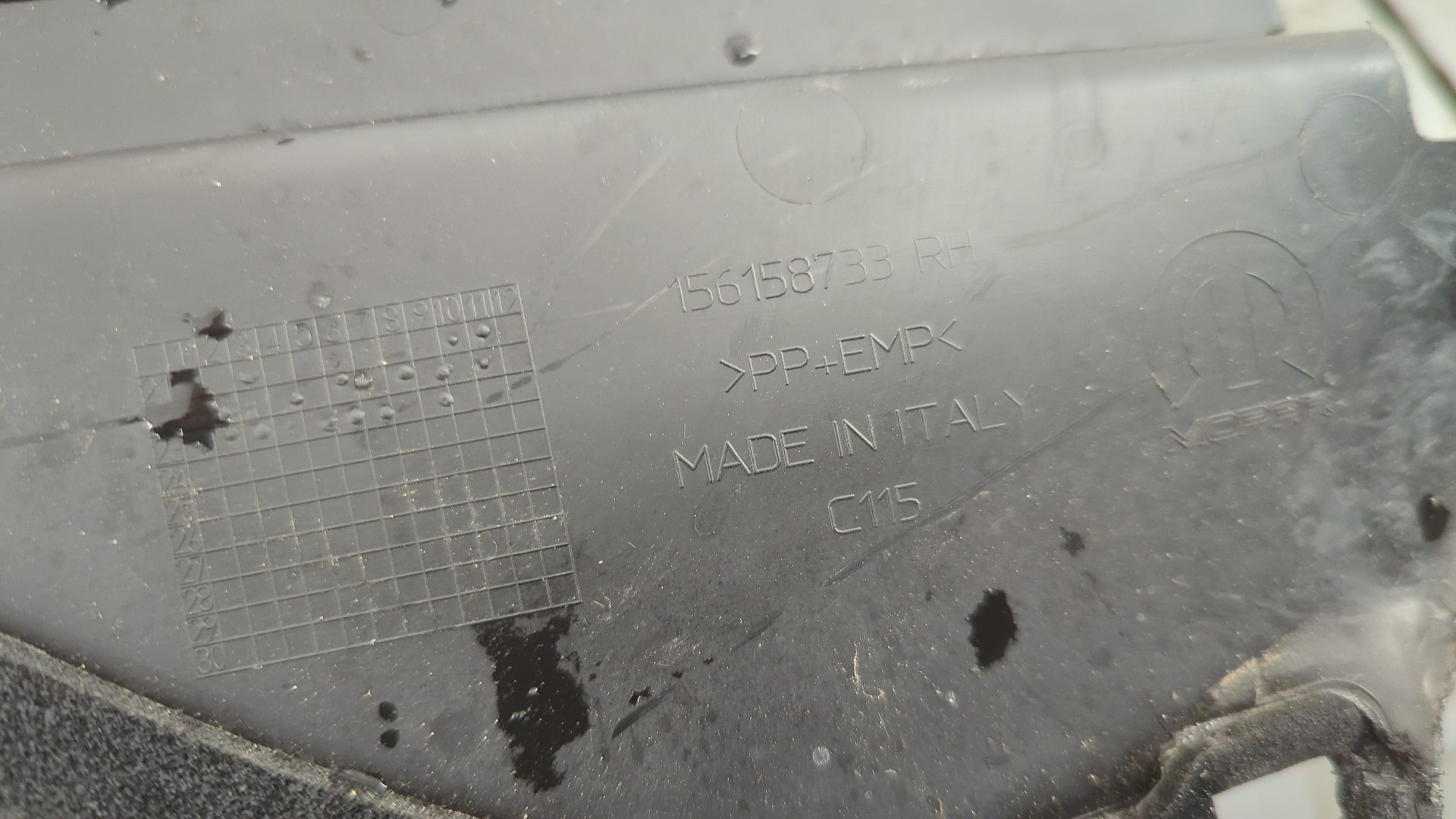 Решетка стеклоочистителей (Жабо)