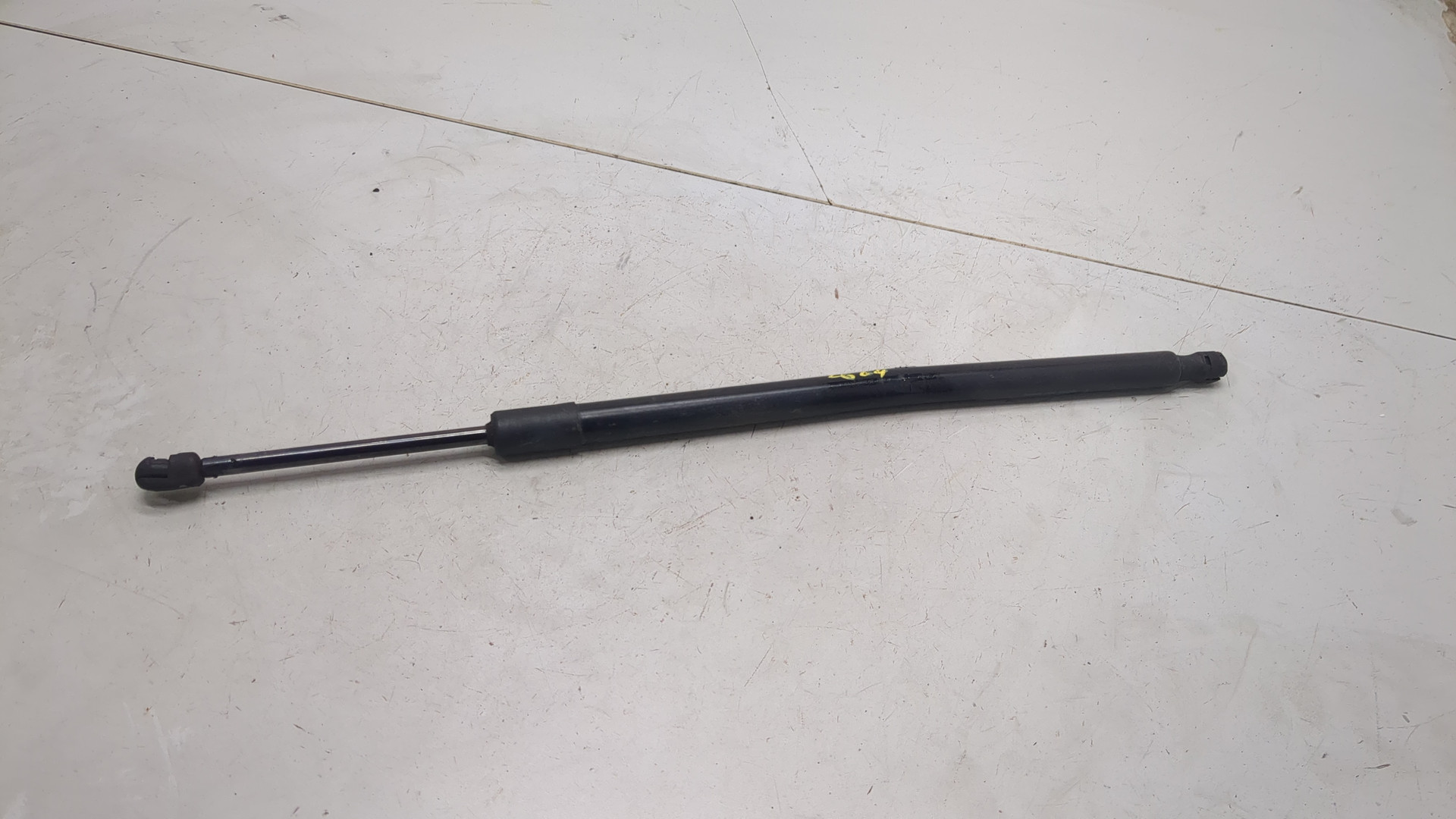 Амортизатор крышки багажника