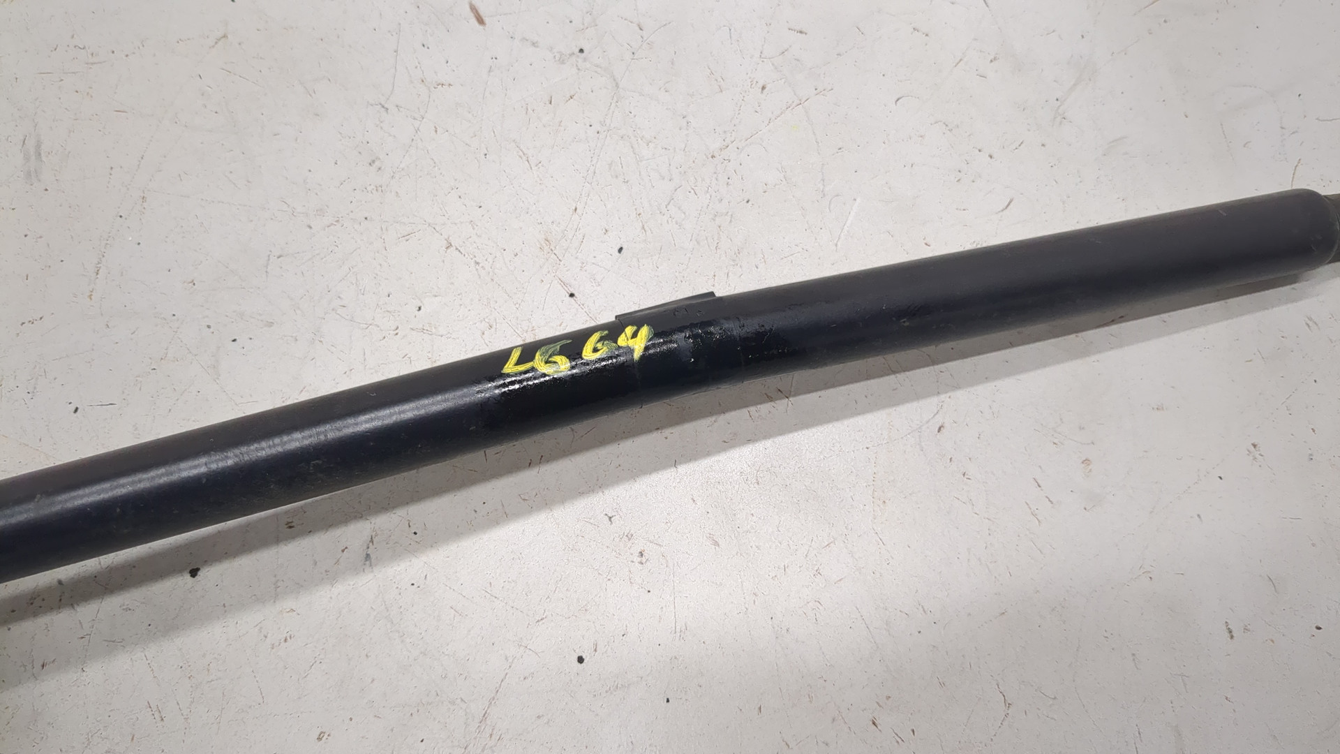 Амортизатор крышки багажника