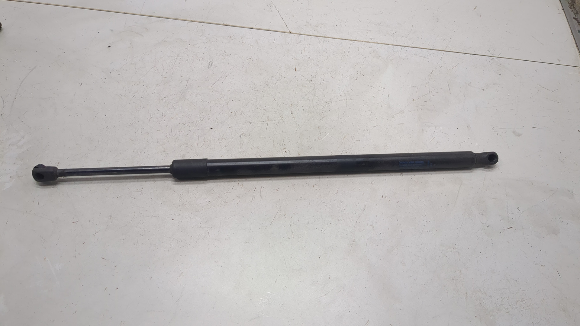 Амортизатор крышки багажника