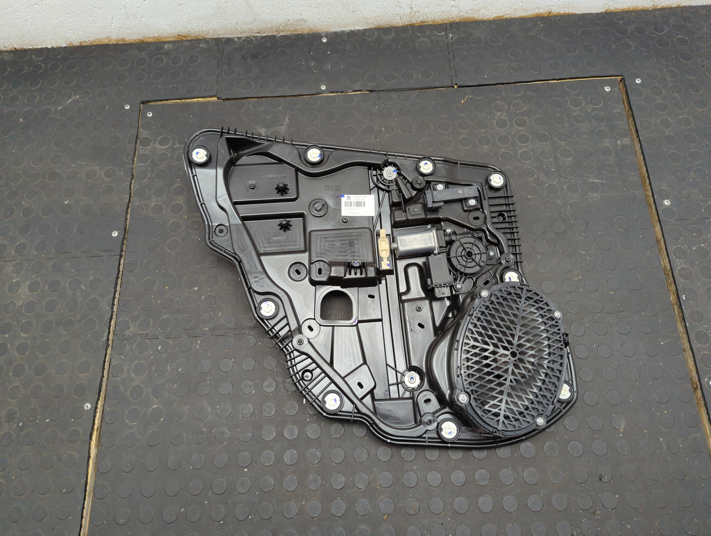 Стеклоподъемник электр. задний левый