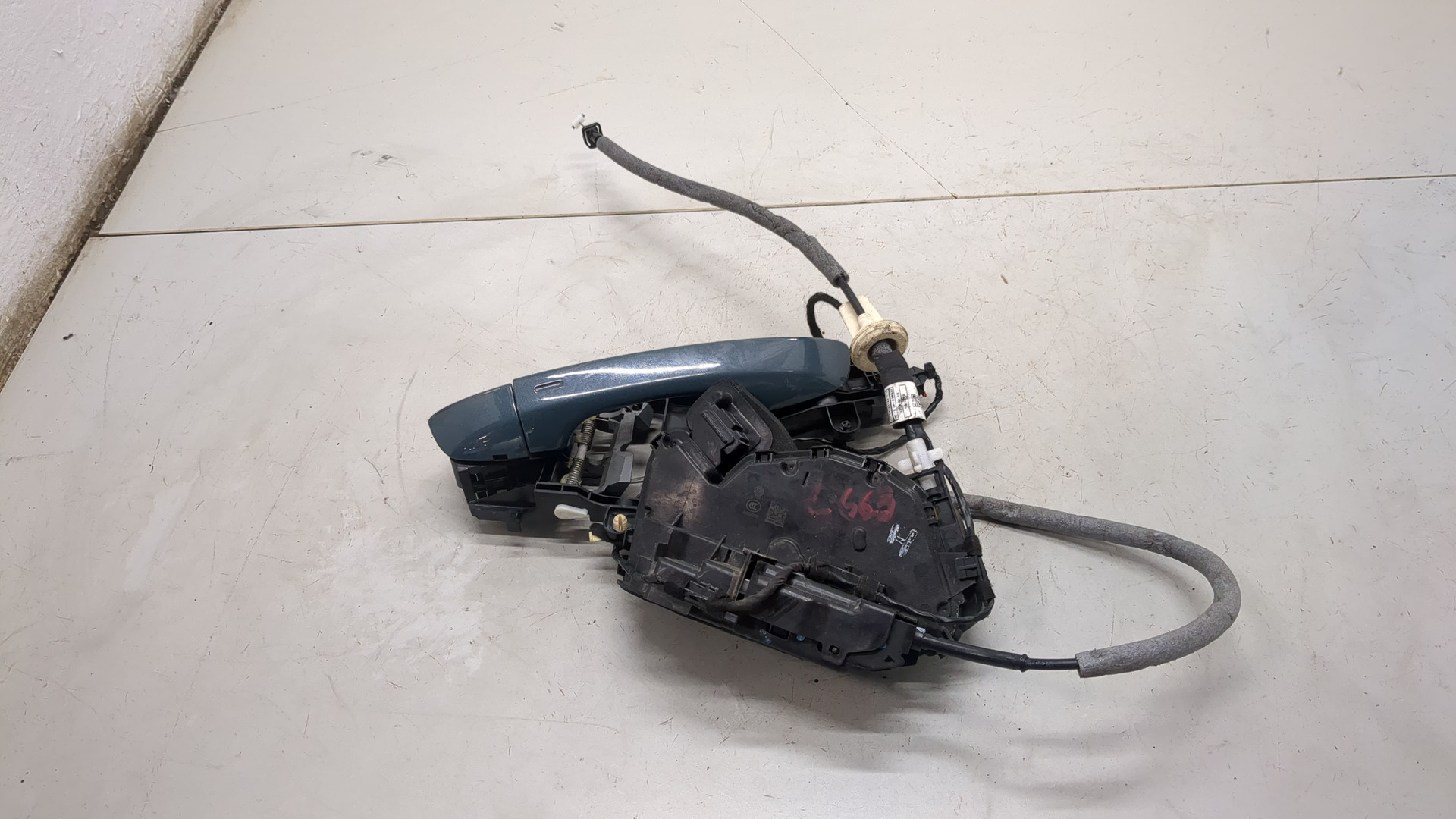 Замок двери передней правой