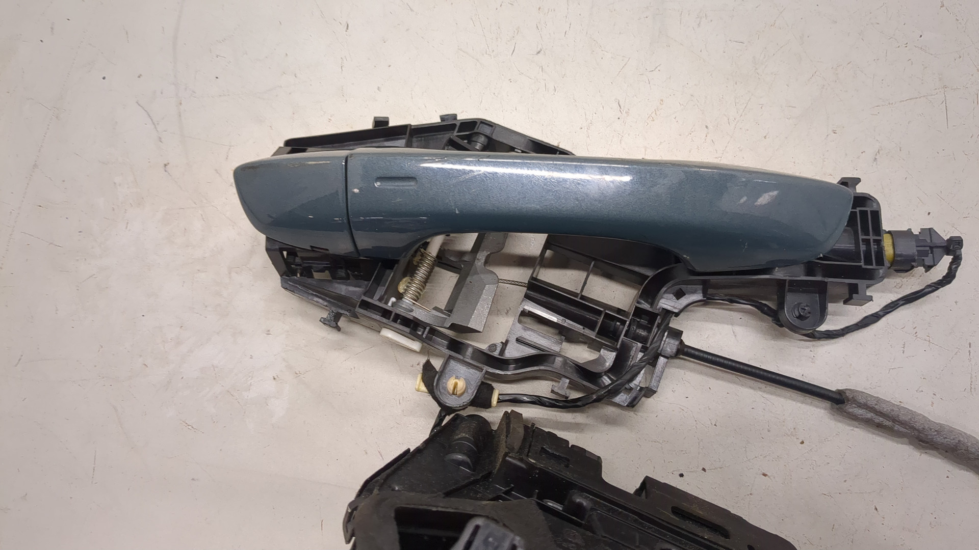 Замок двери передней правой