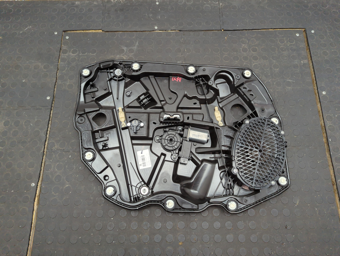 Стеклоподъемник электр. передний левый