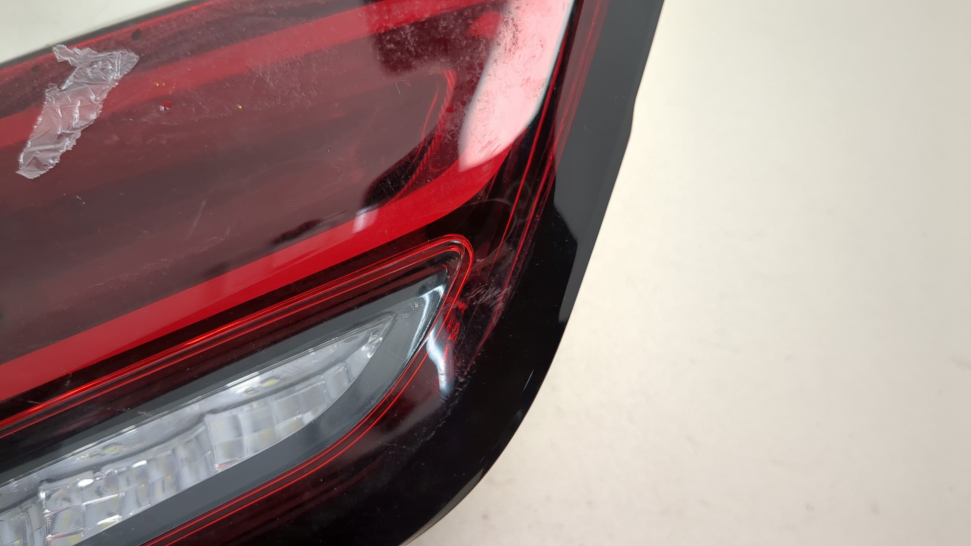 Фонарь задний внутренний левый