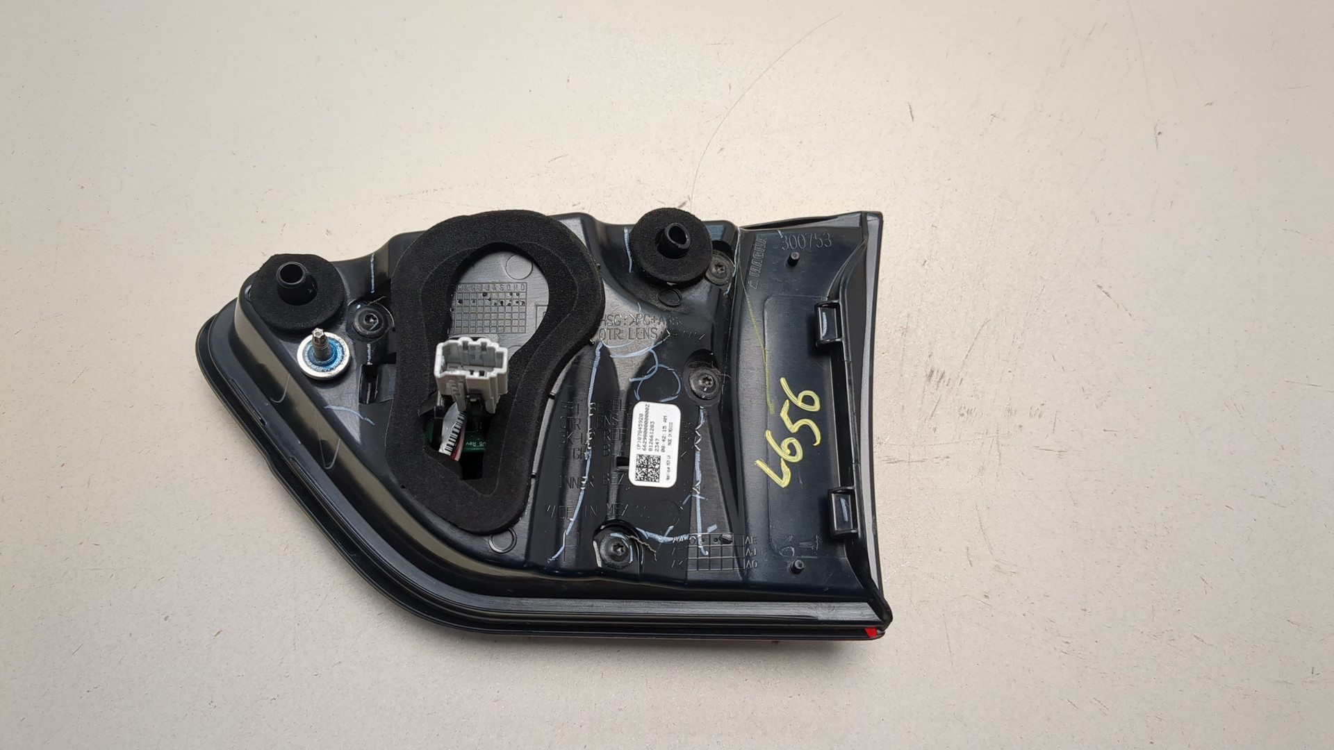 Фонарь задний внутренний левый