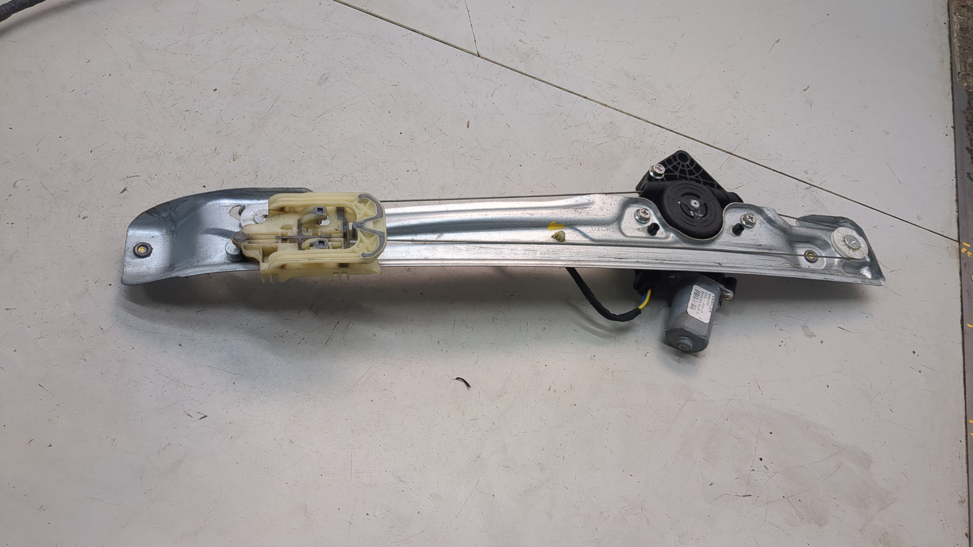 Стеклоподъемник электр. задний левый