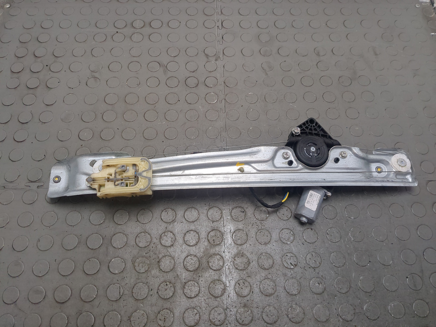 Стеклоподъемник электр. задний левый