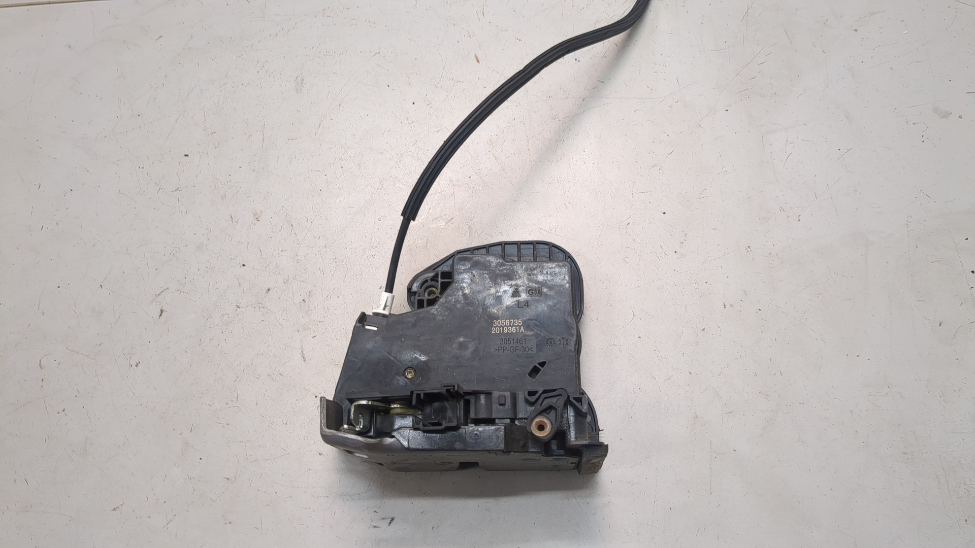 Замок двери передней левой