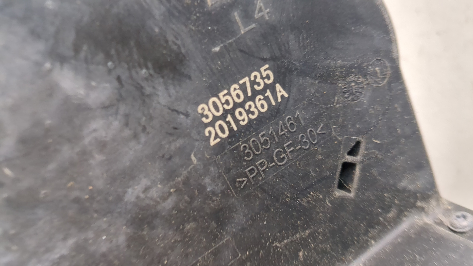 Замок двери передней левой