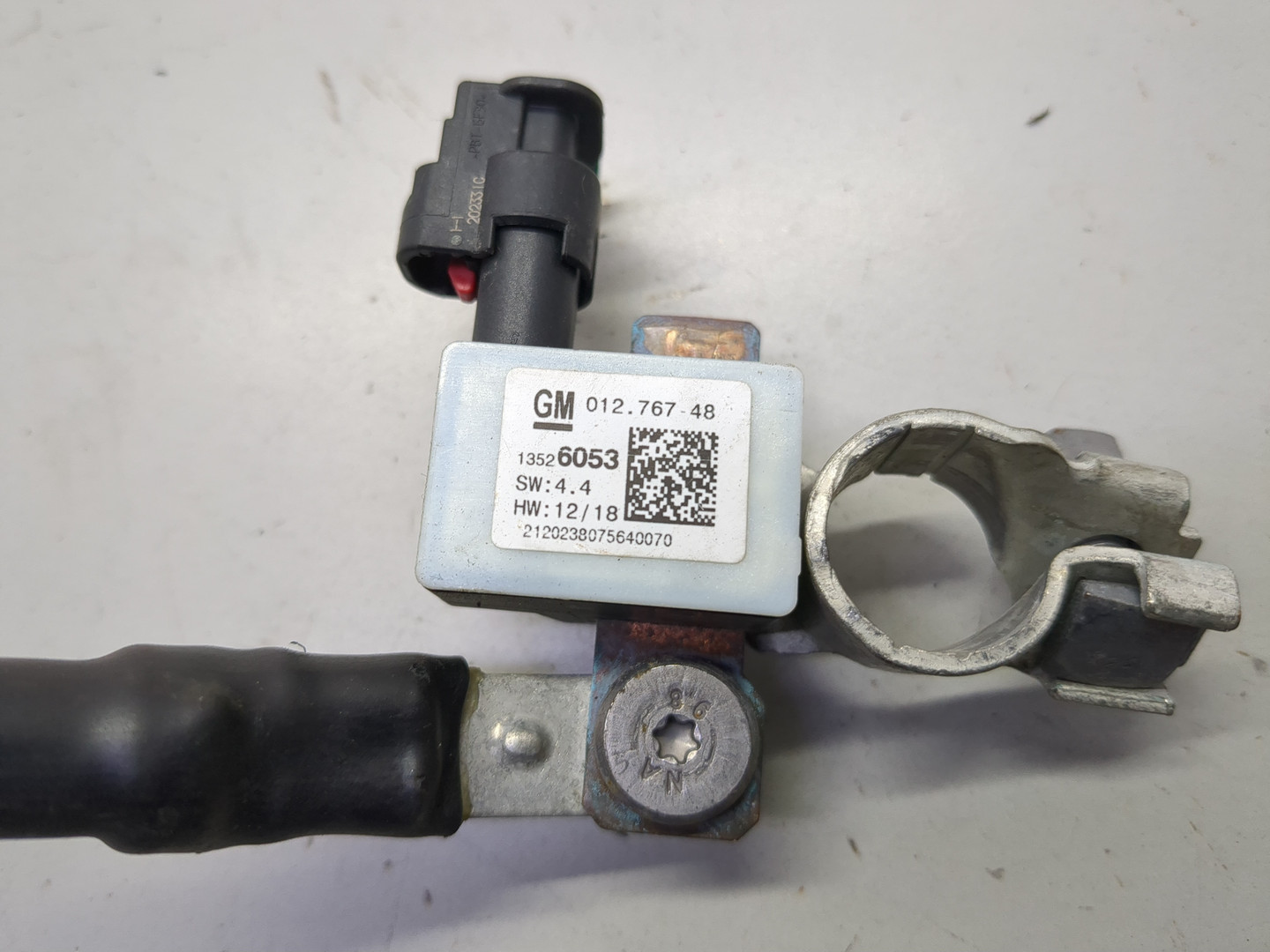 Клемма аккумулятора -