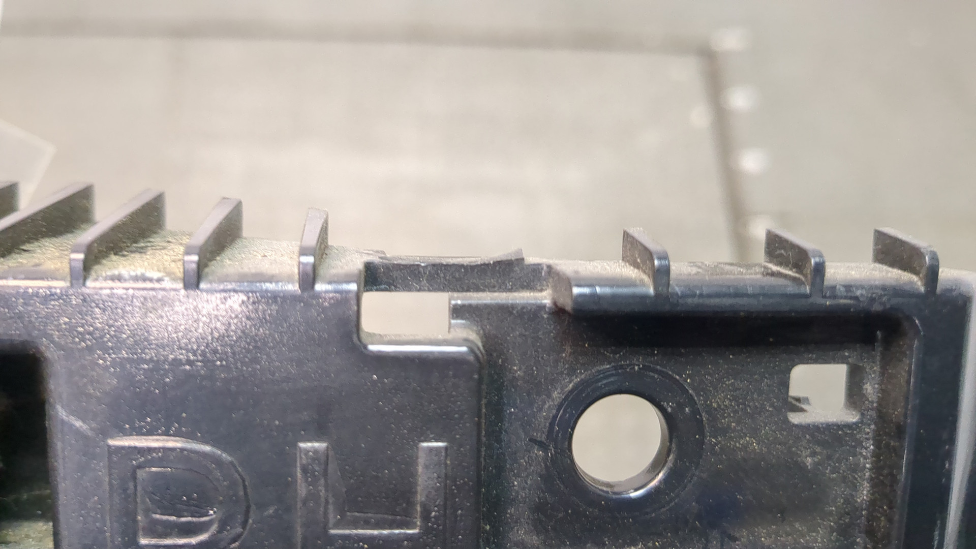 Кронштейн заднего бампера правый