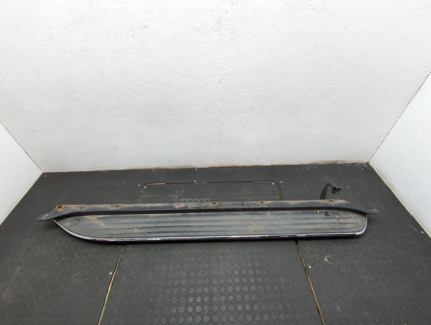 Подножка левая