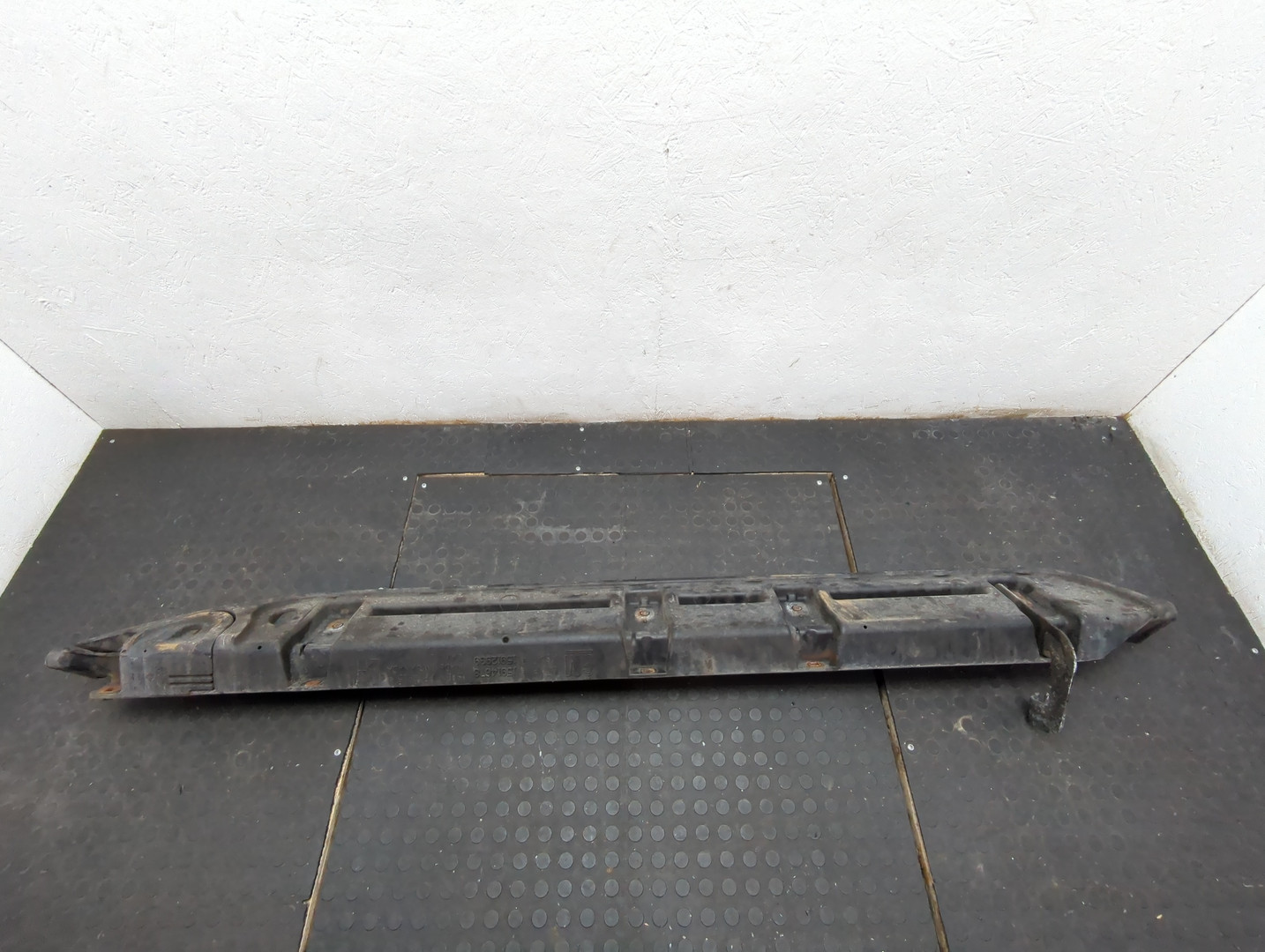 Подножка левая