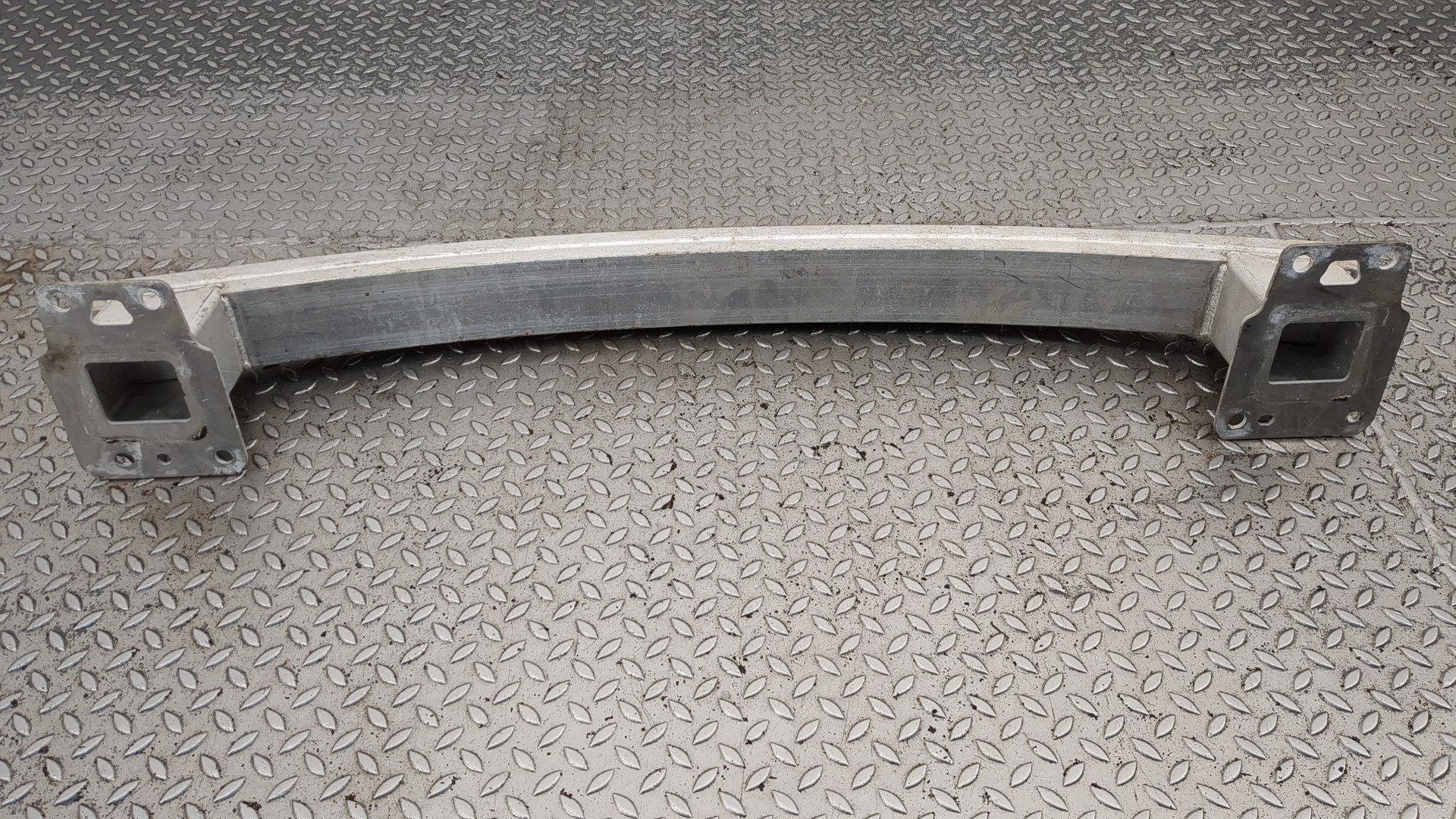 Усилитель переднего бампера