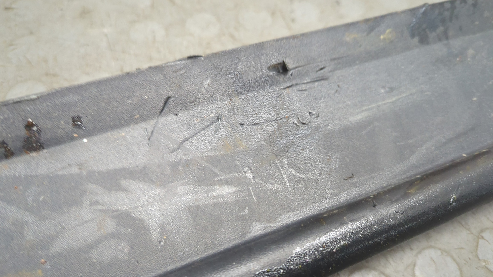 Кожух замка капота