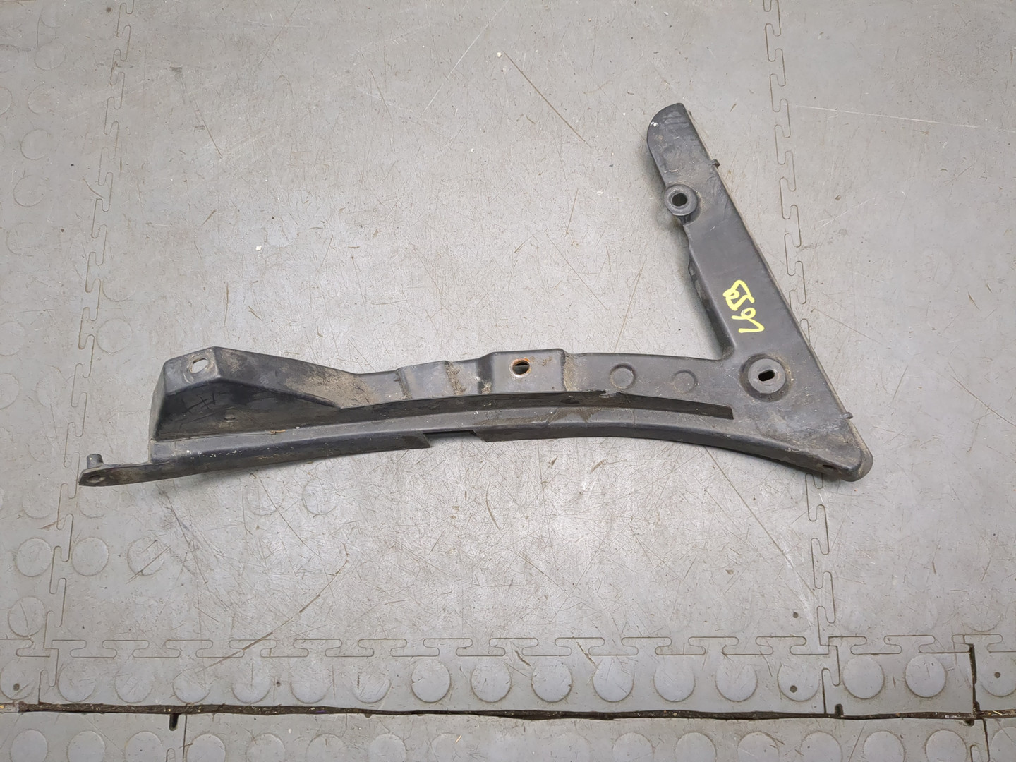 Кронштейн заднего бампера левый