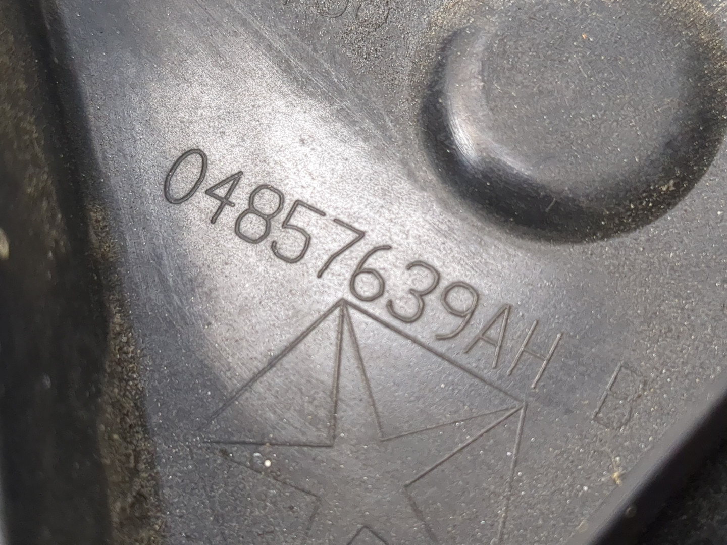 Кронштейн заднего бампера левый