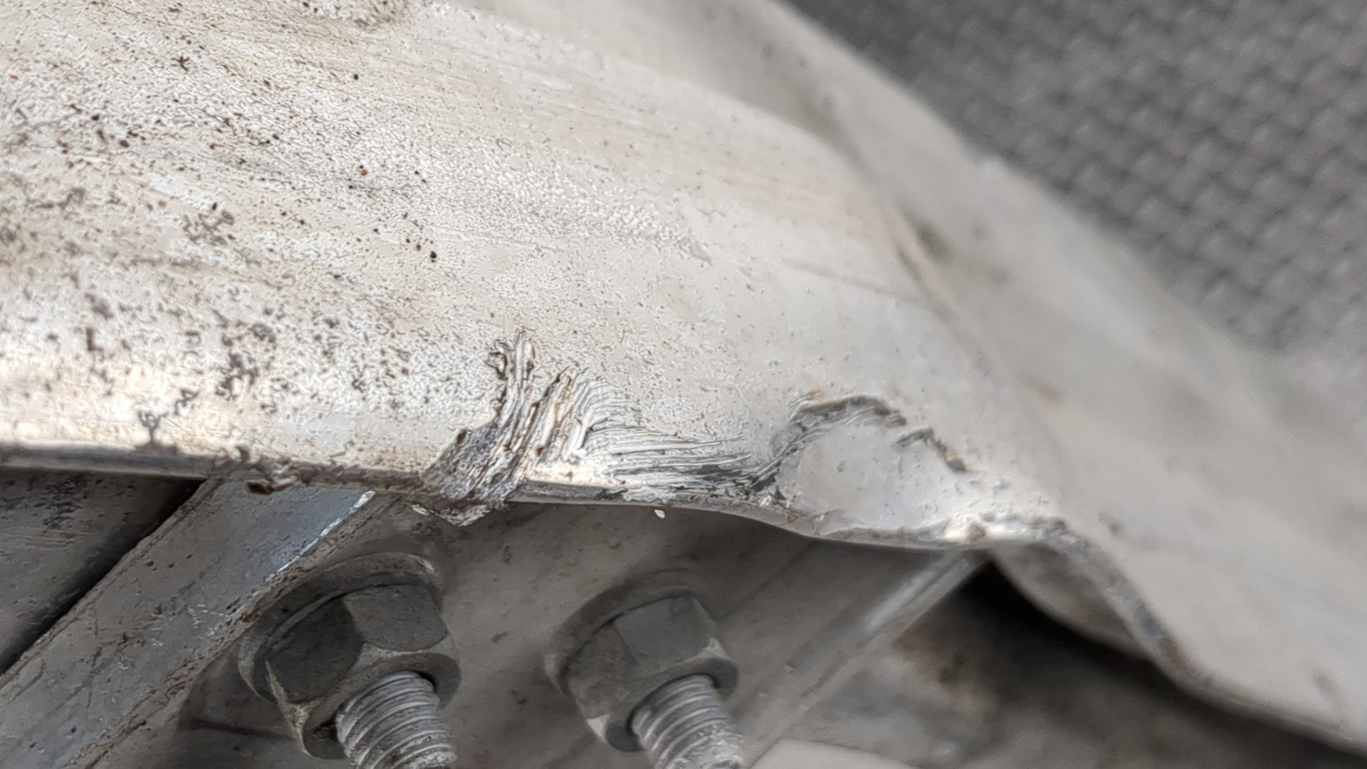 Усилитель переднего бампера