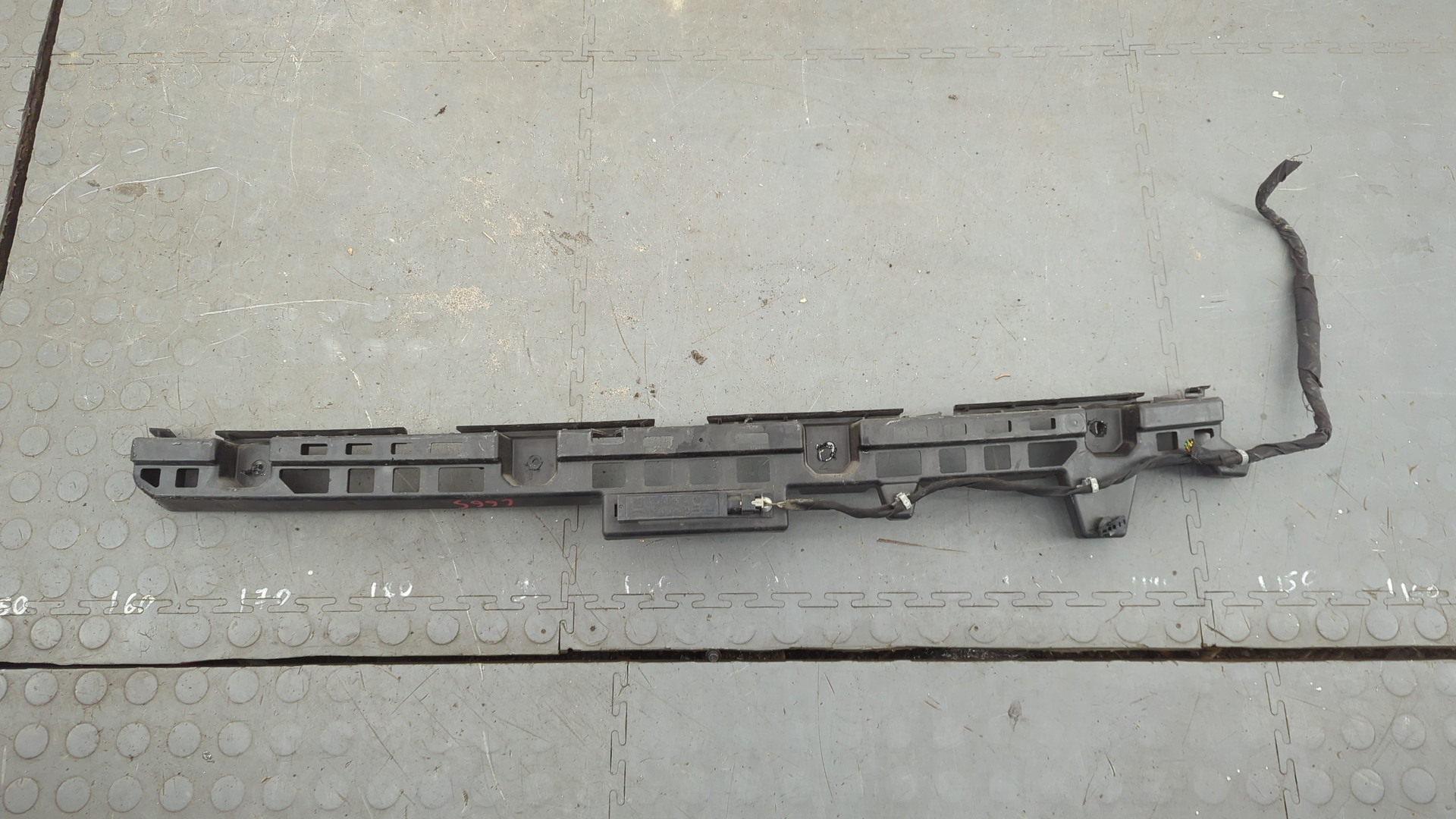 Кронштейн заднего бампера