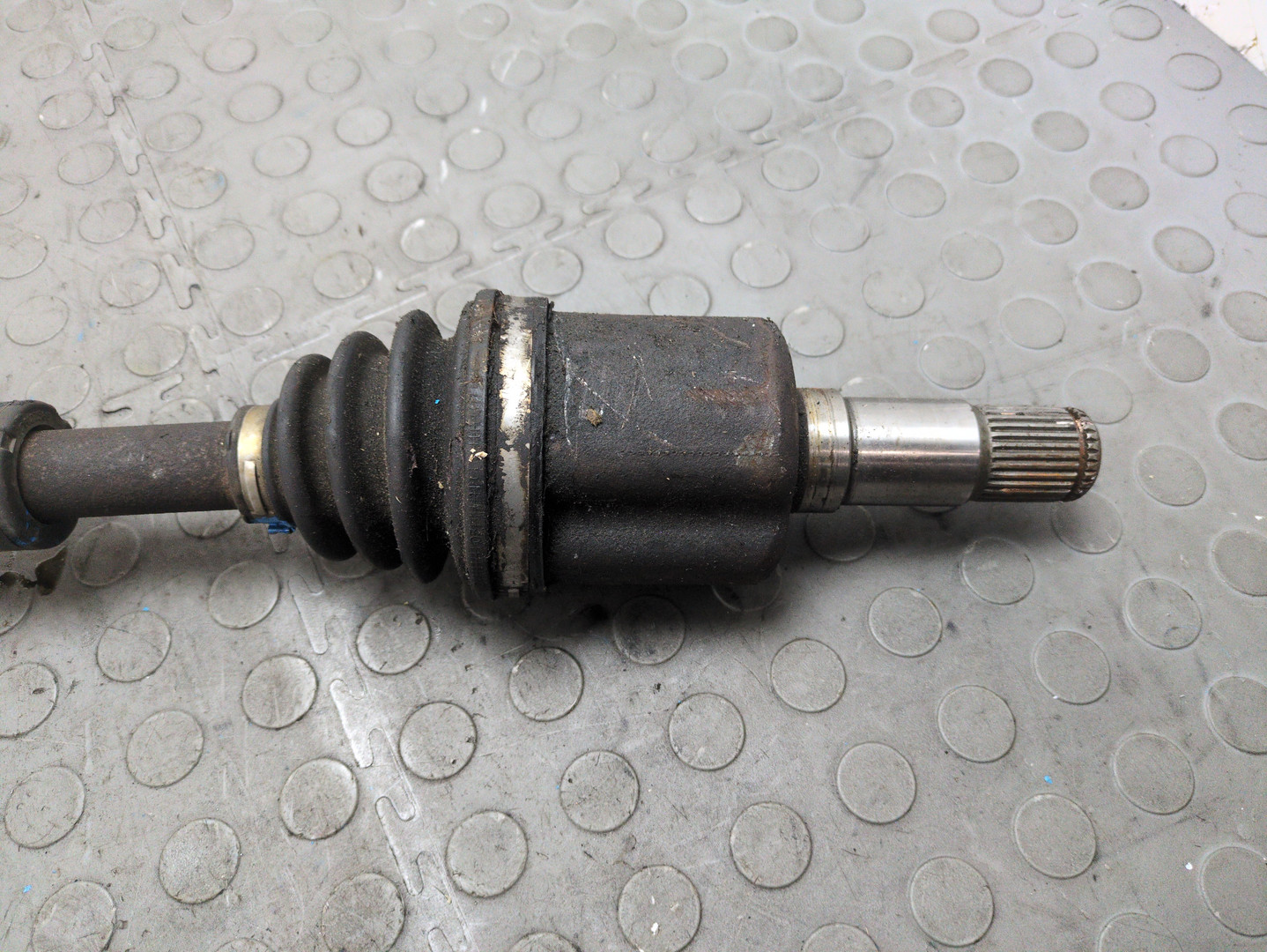 Полуось передняя левая