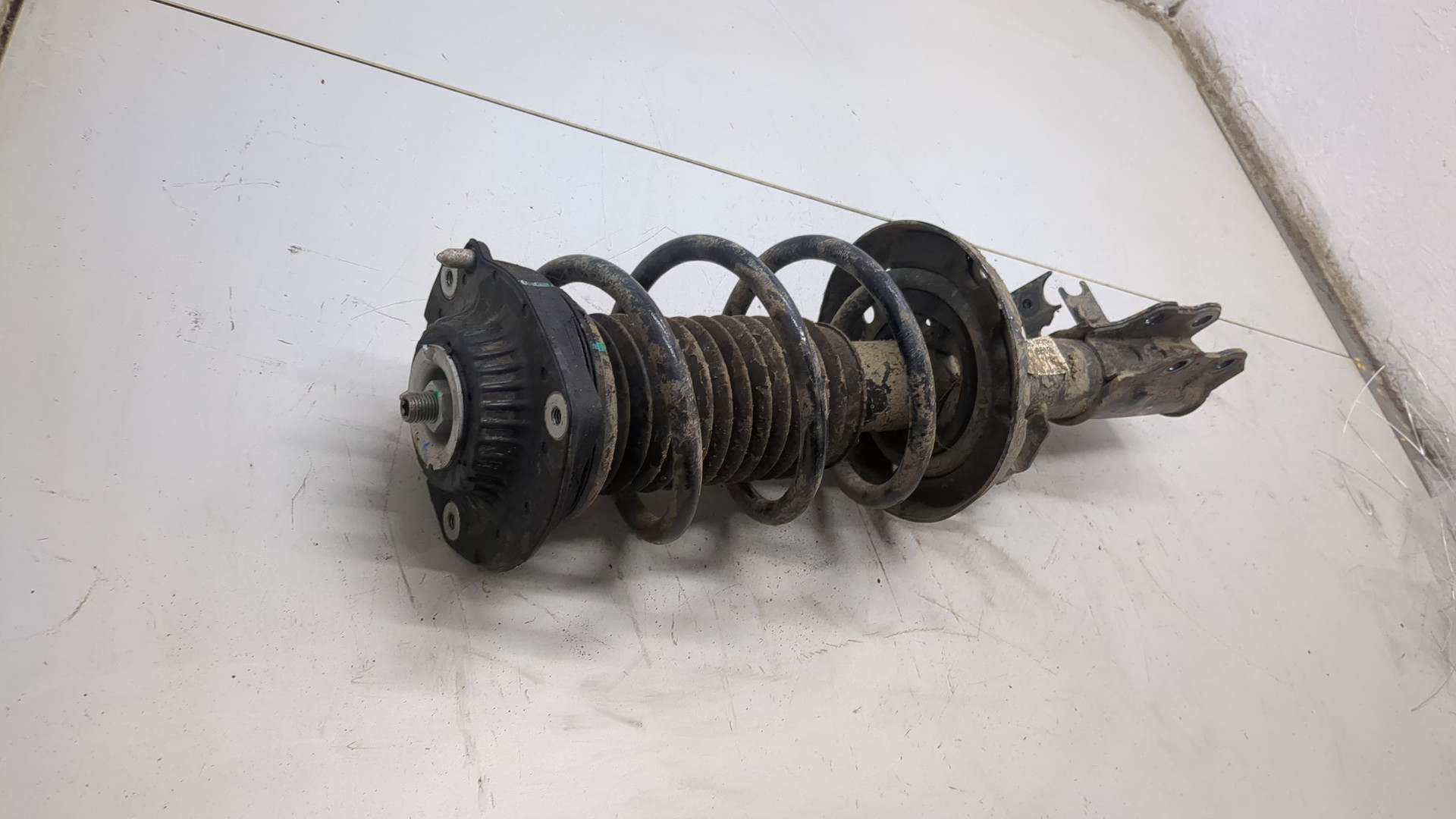 Амортизатор передний правый