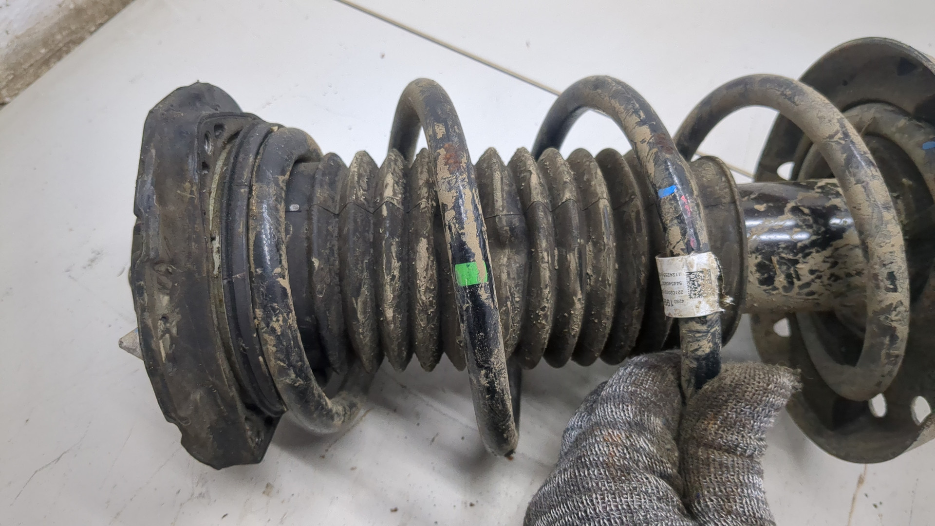 Амортизатор передний правый