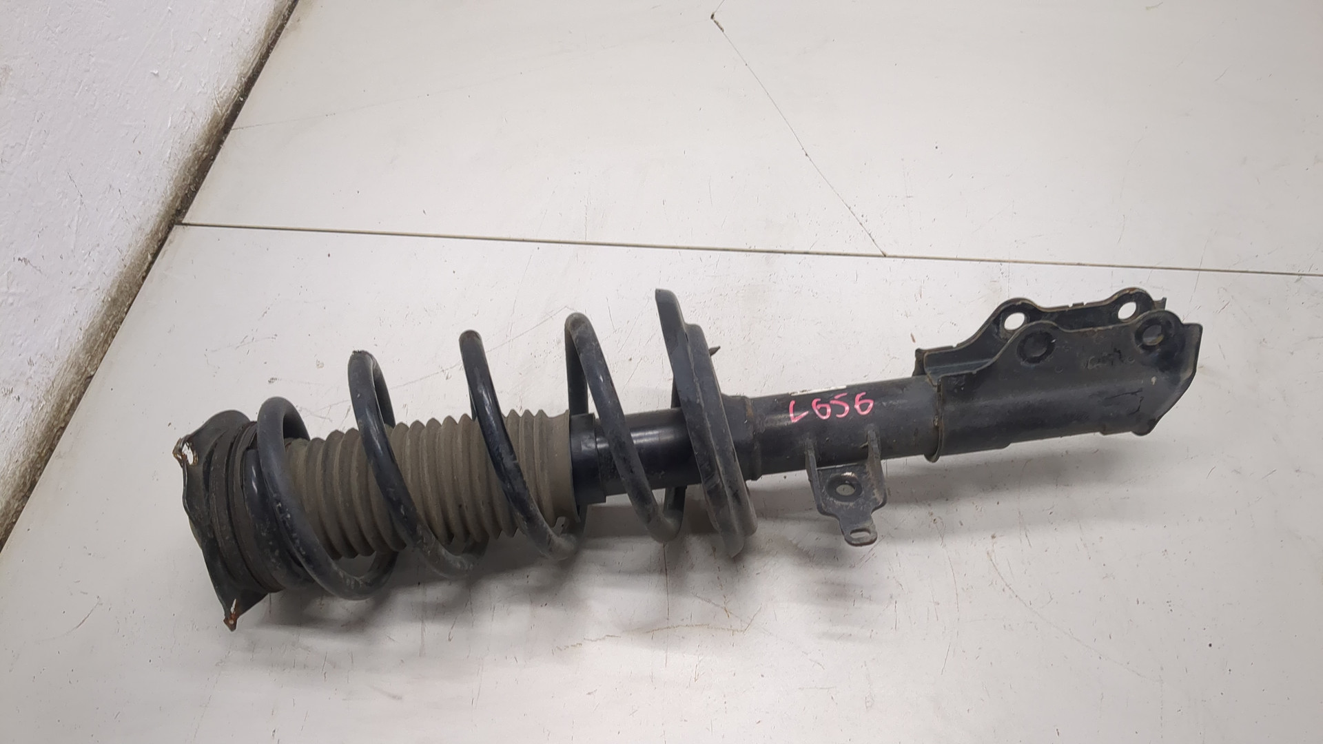 Амортизатор передний правый