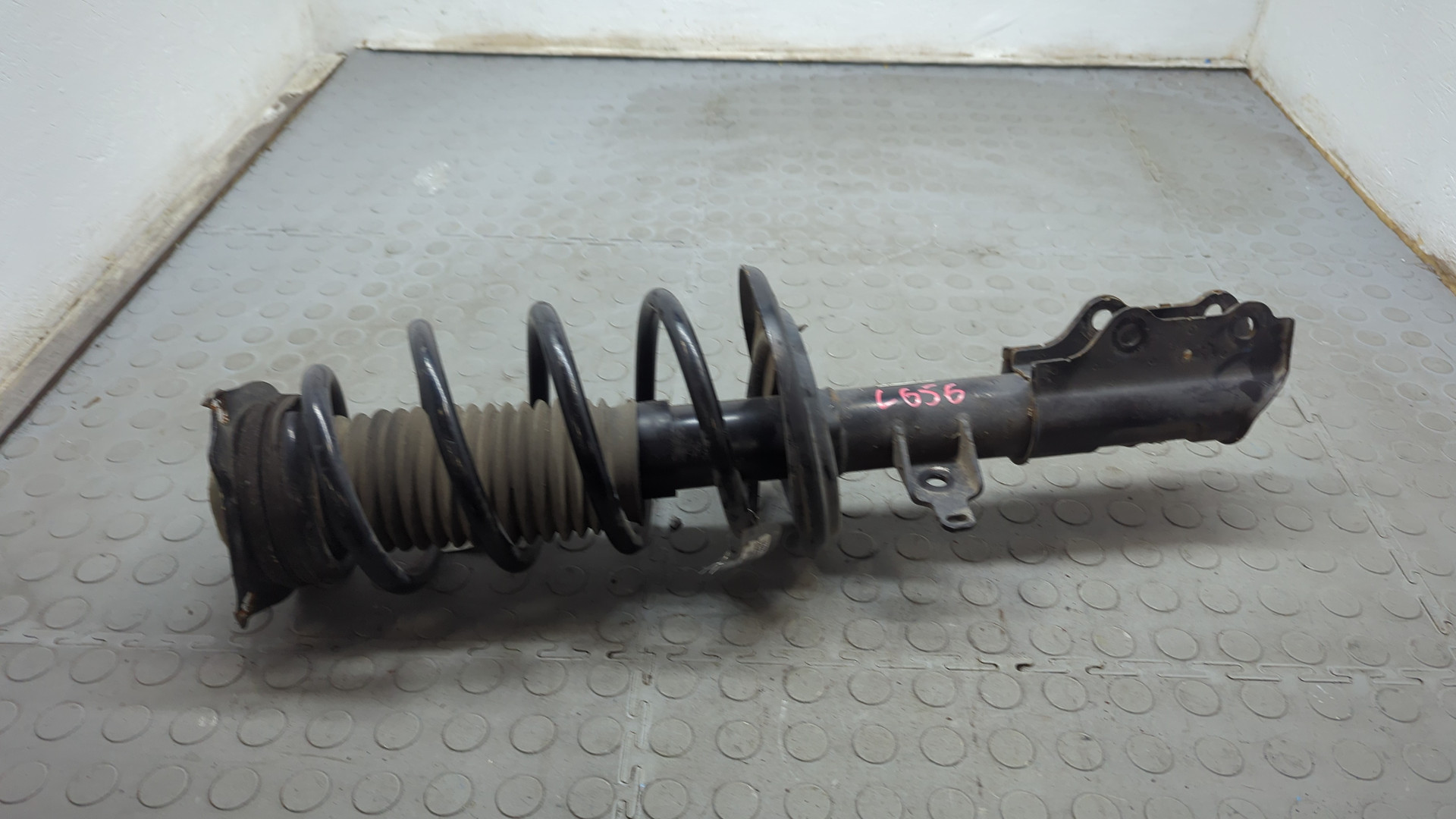 Амортизатор передний правый