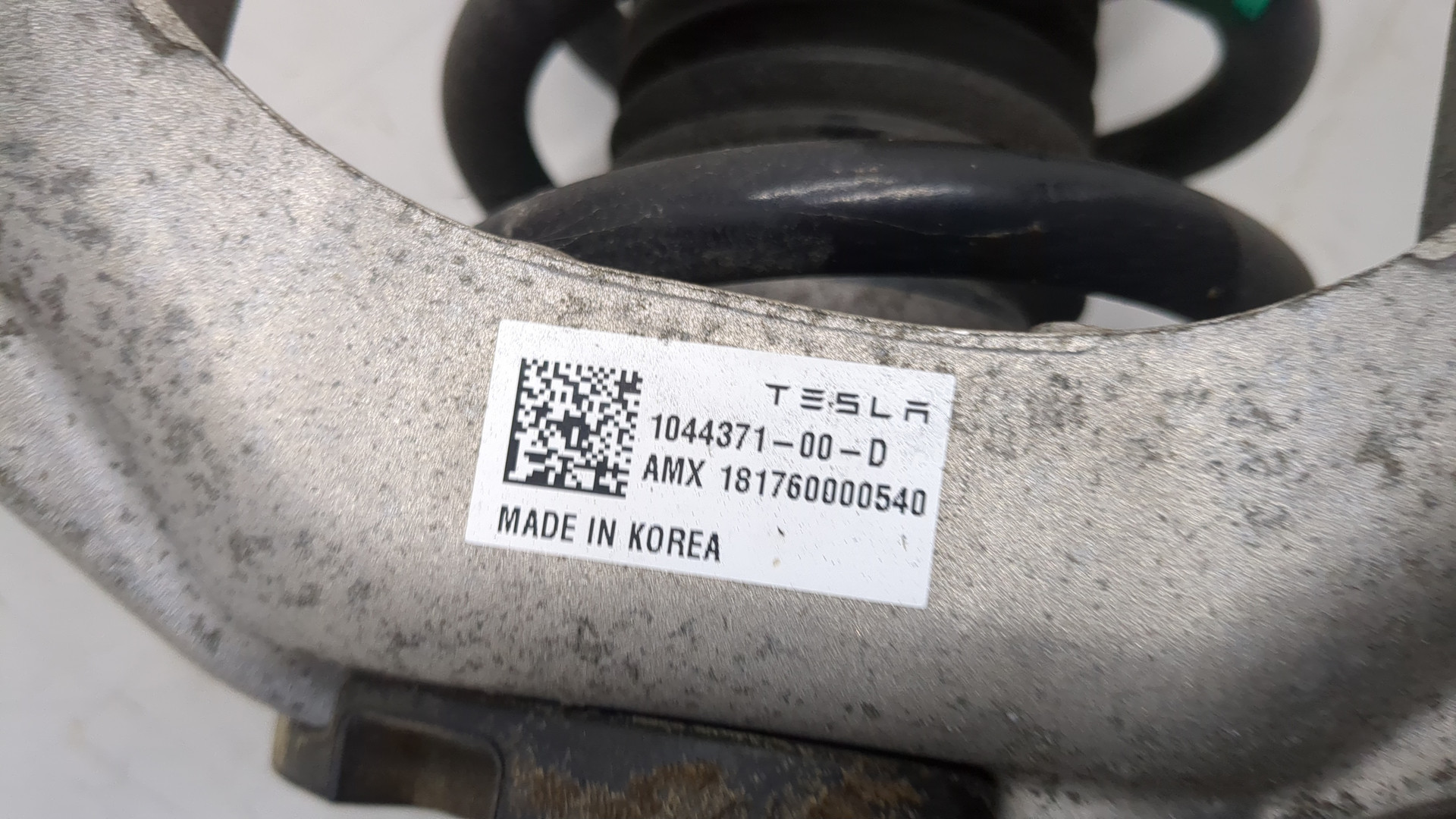 Амортизатор передний левый