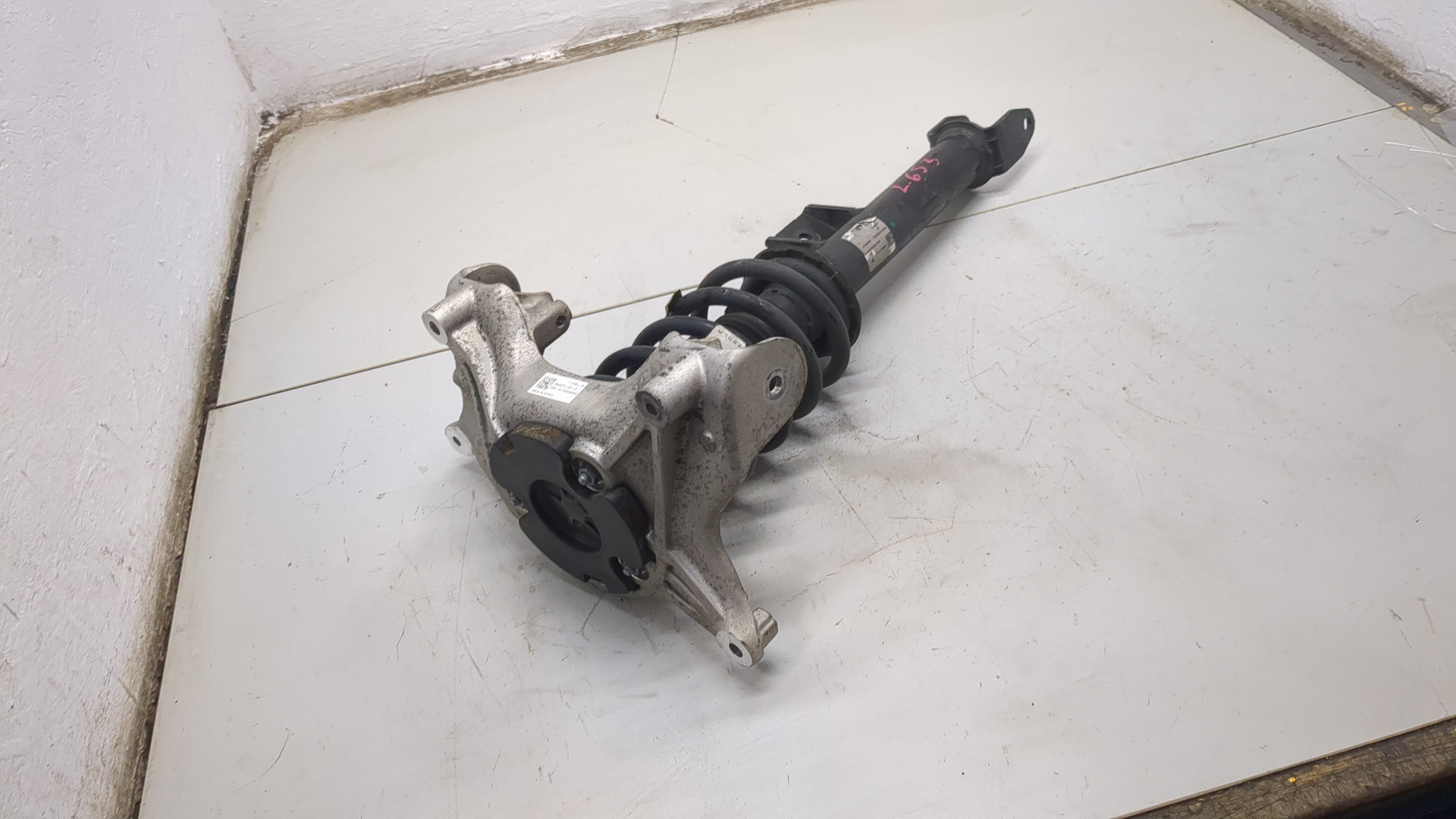 Амортизатор передний левый