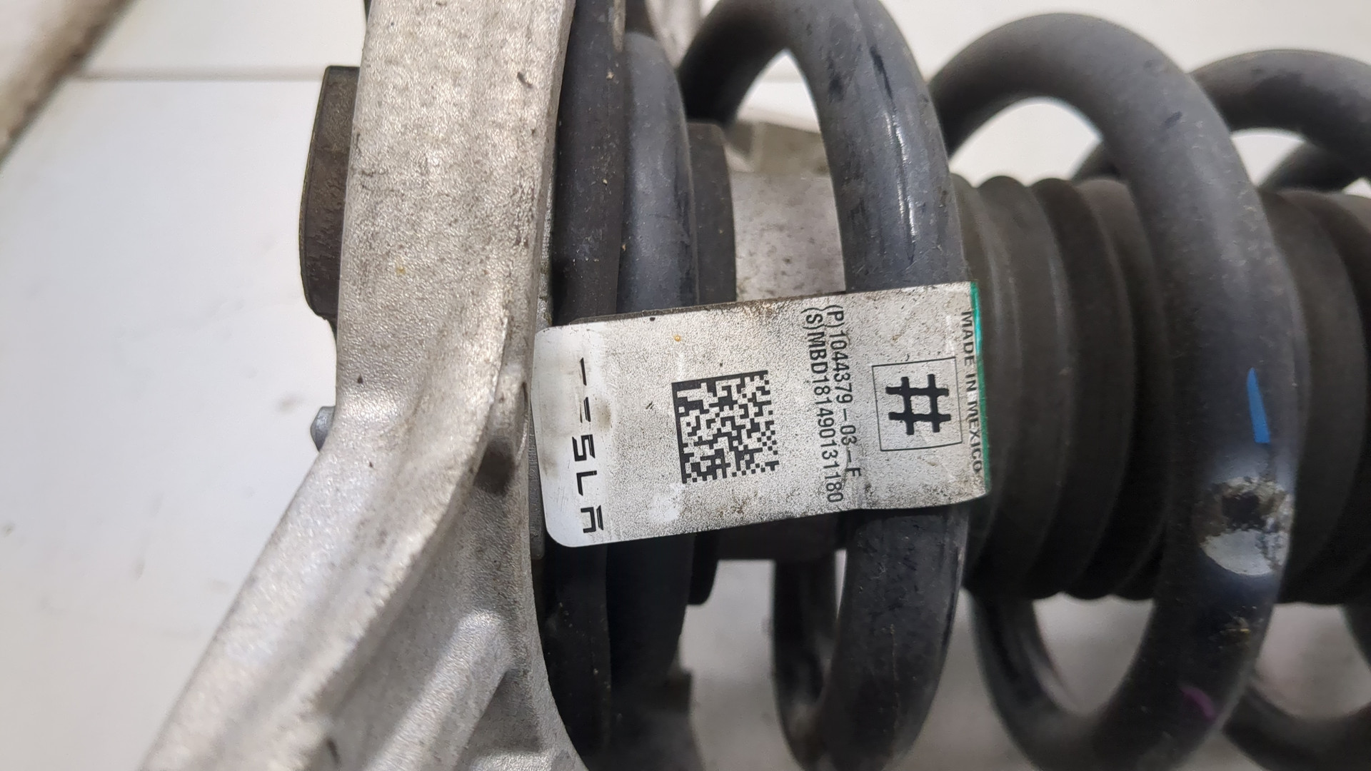 Амортизатор передний правый